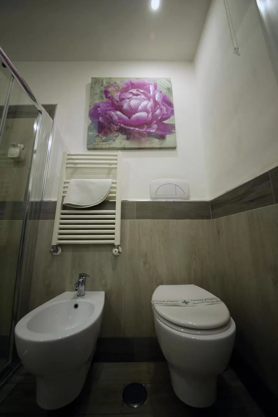 Shower in La piazzetta