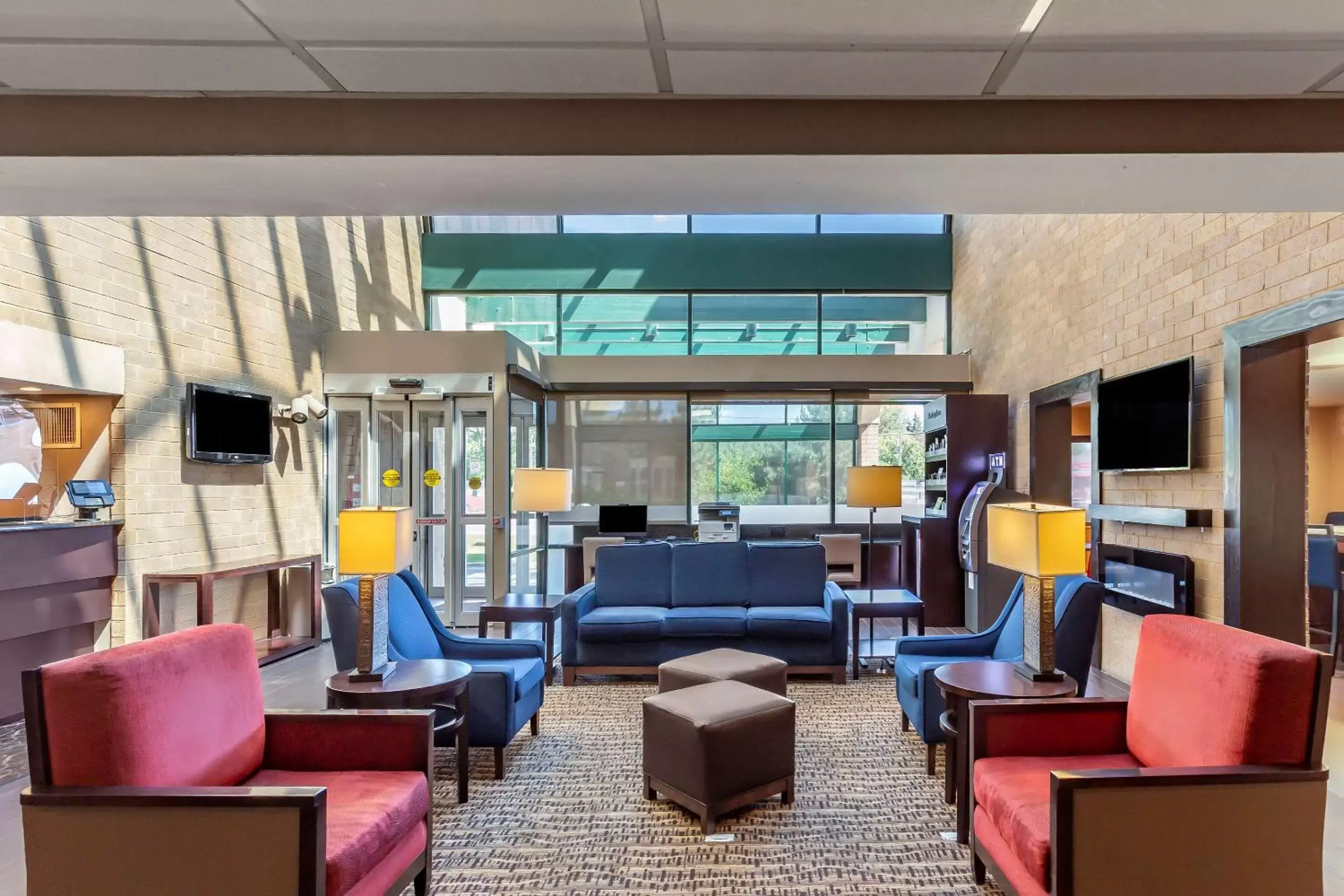 Lobby or reception in Comfort Suites Oakbrook Terrace near Oakbrook Center Lobby or reception in Comfort Suites Oakbrook Terrace near Oakbrook Center