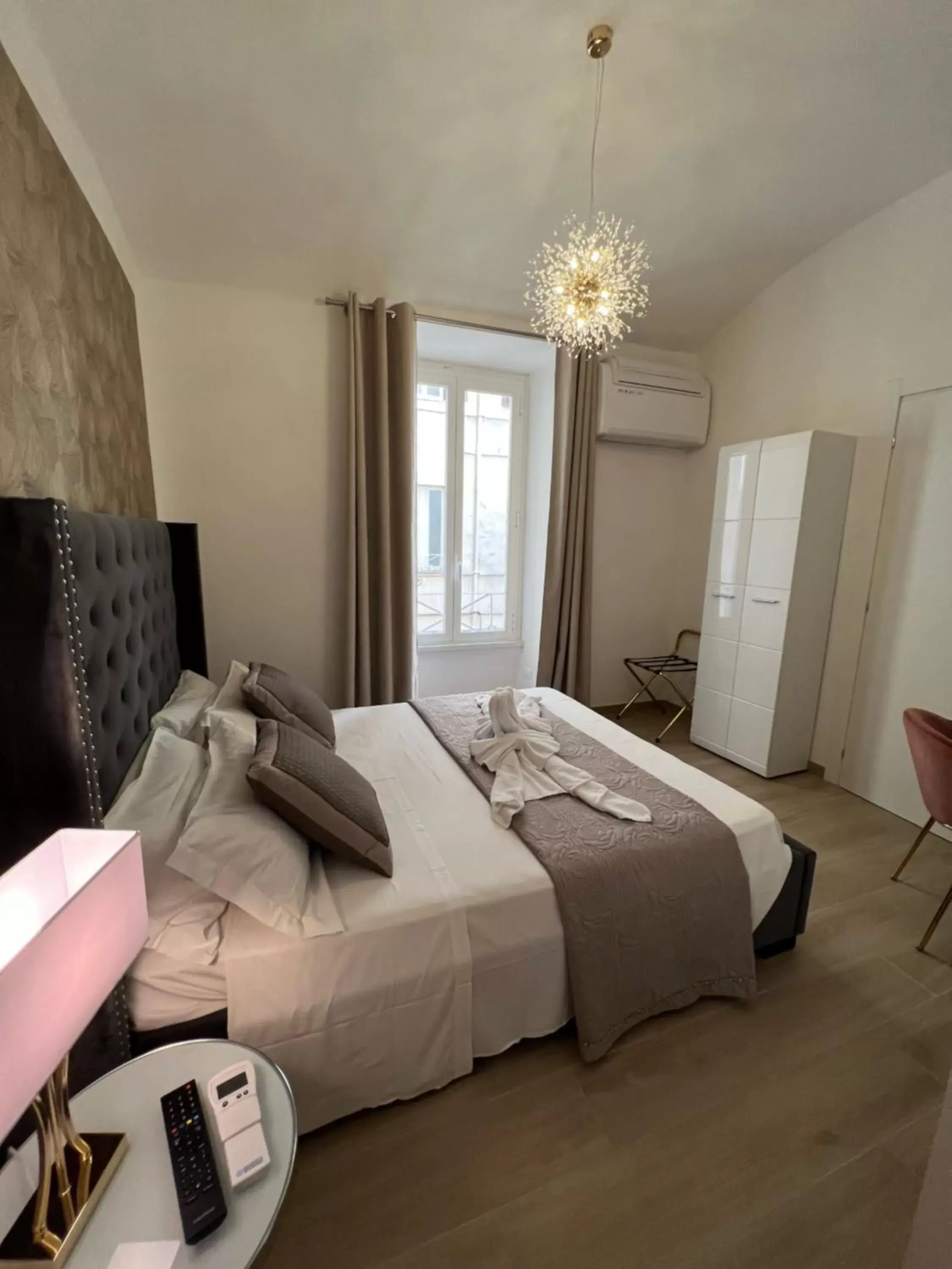 Double Room in Relais Roma Vaticano - METRO station Ottaviano Double Room in Relais Roma Vaticano - METRO station Ottaviano