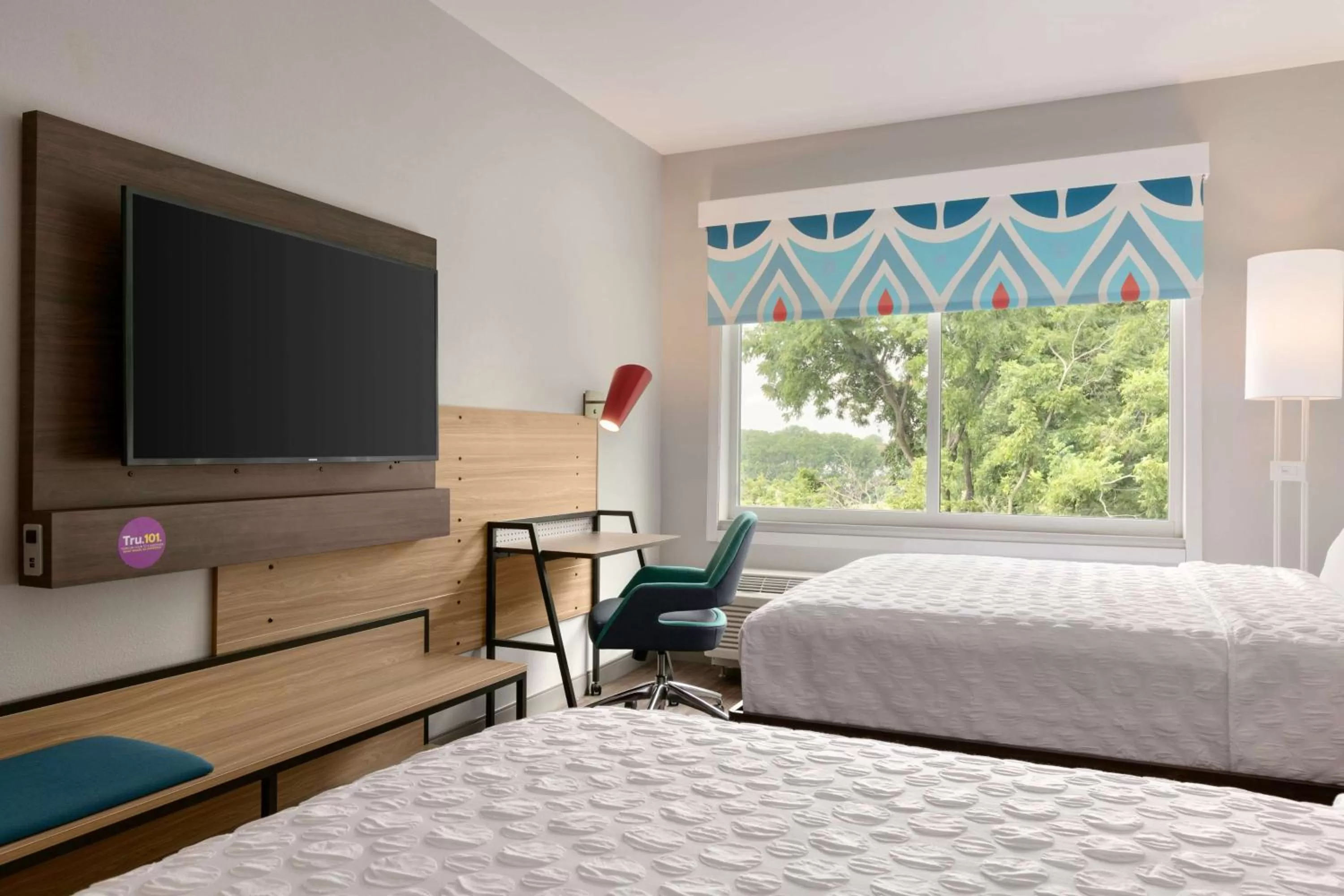 Bedroom, Bed in Tru By Hilton Easton