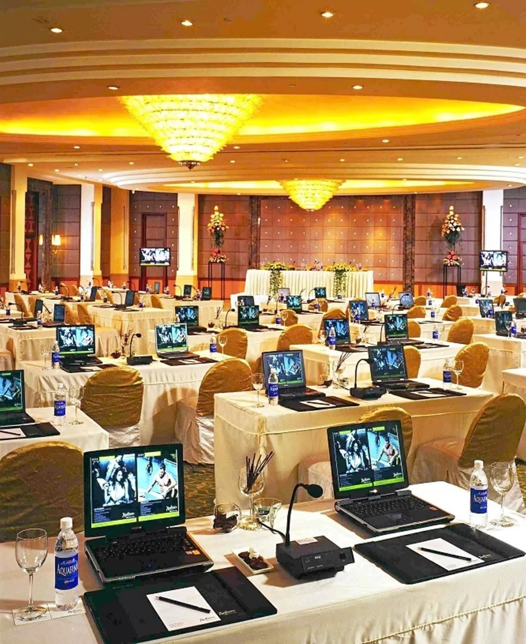 Banquet/Function facilities in Radisson Blu MBD Hotel Noida