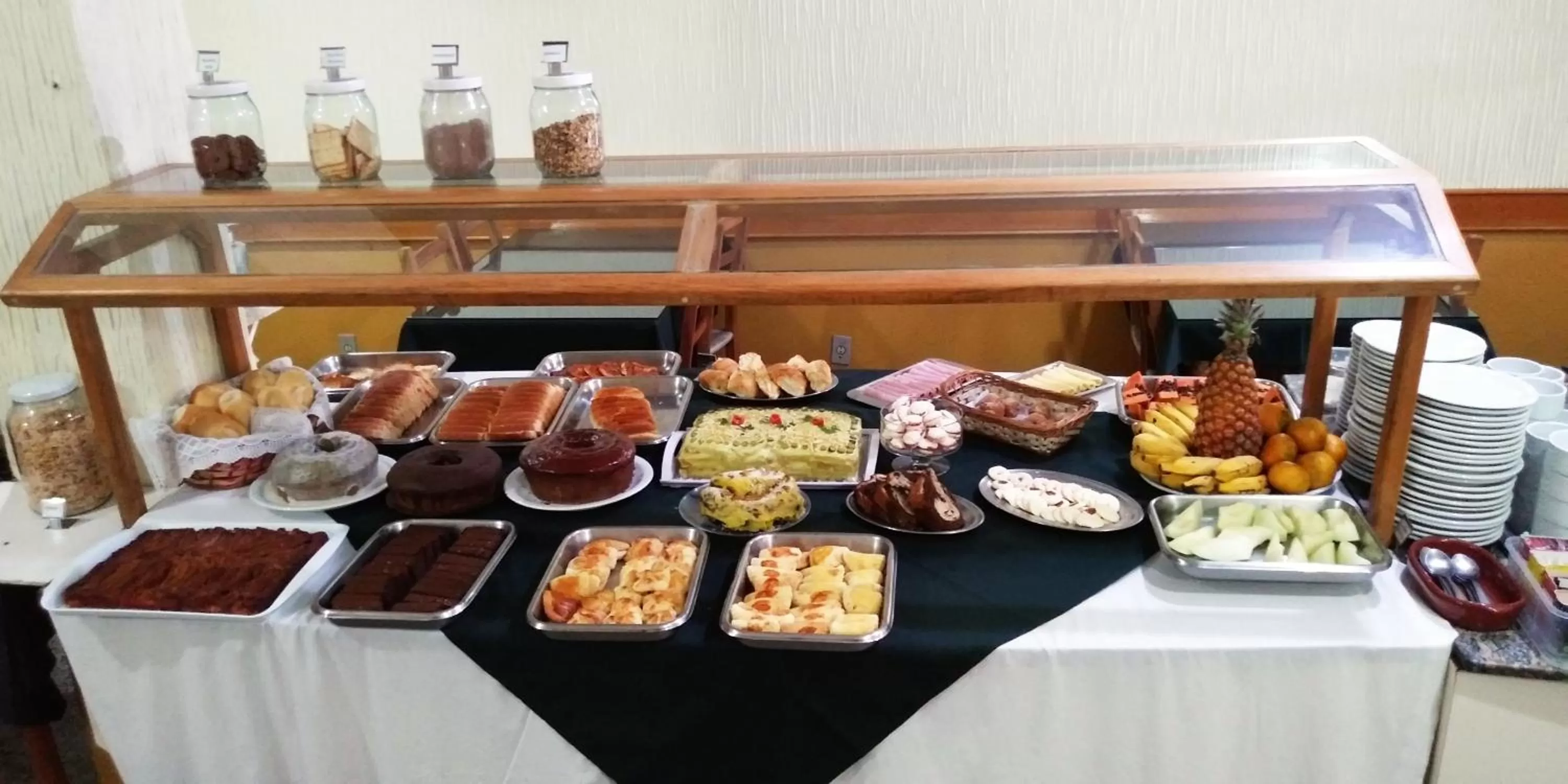 Buffet breakfast in Hotel Gravataí Center