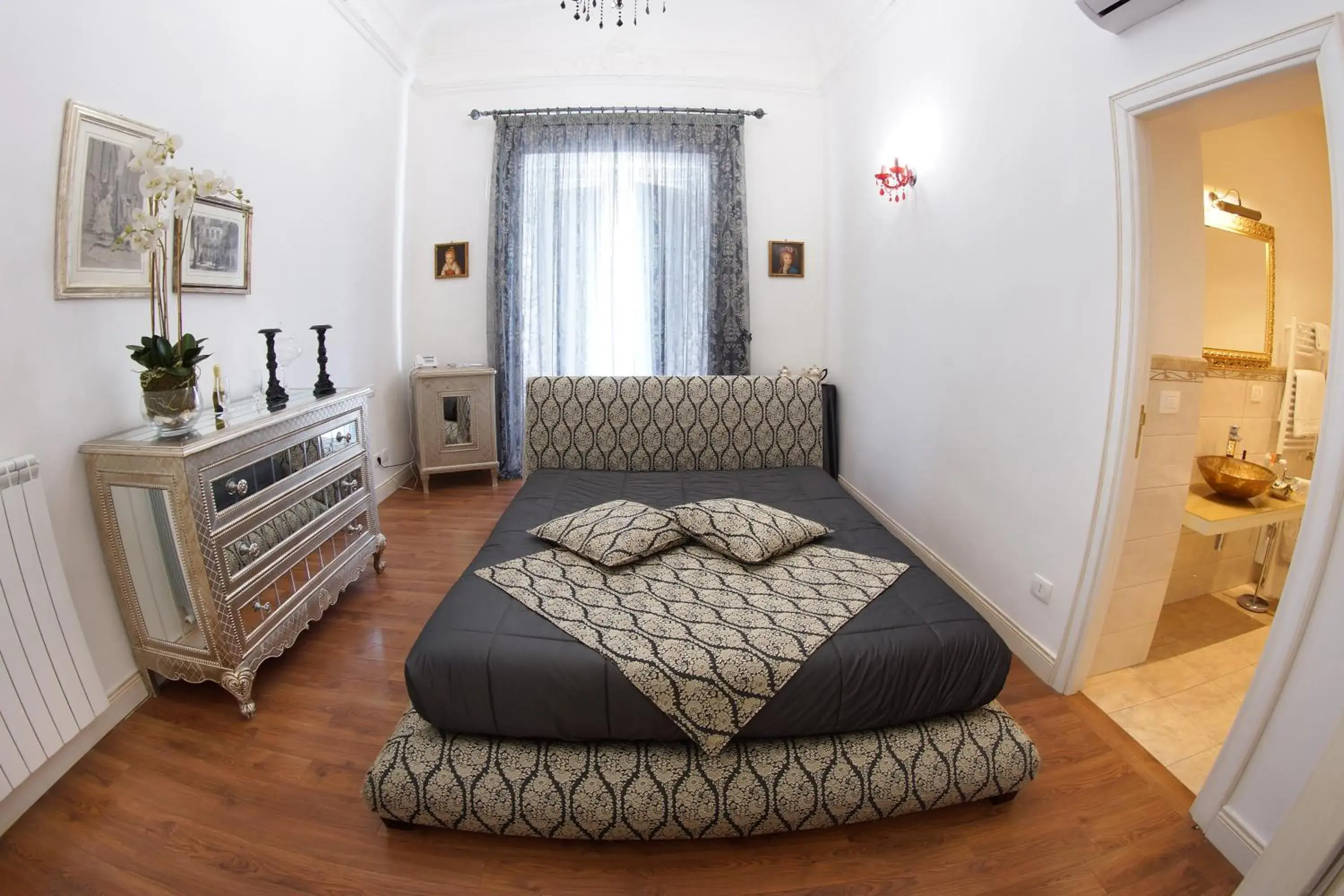 Photo of the whole room, Bed in B&B Palazzo del Teatro