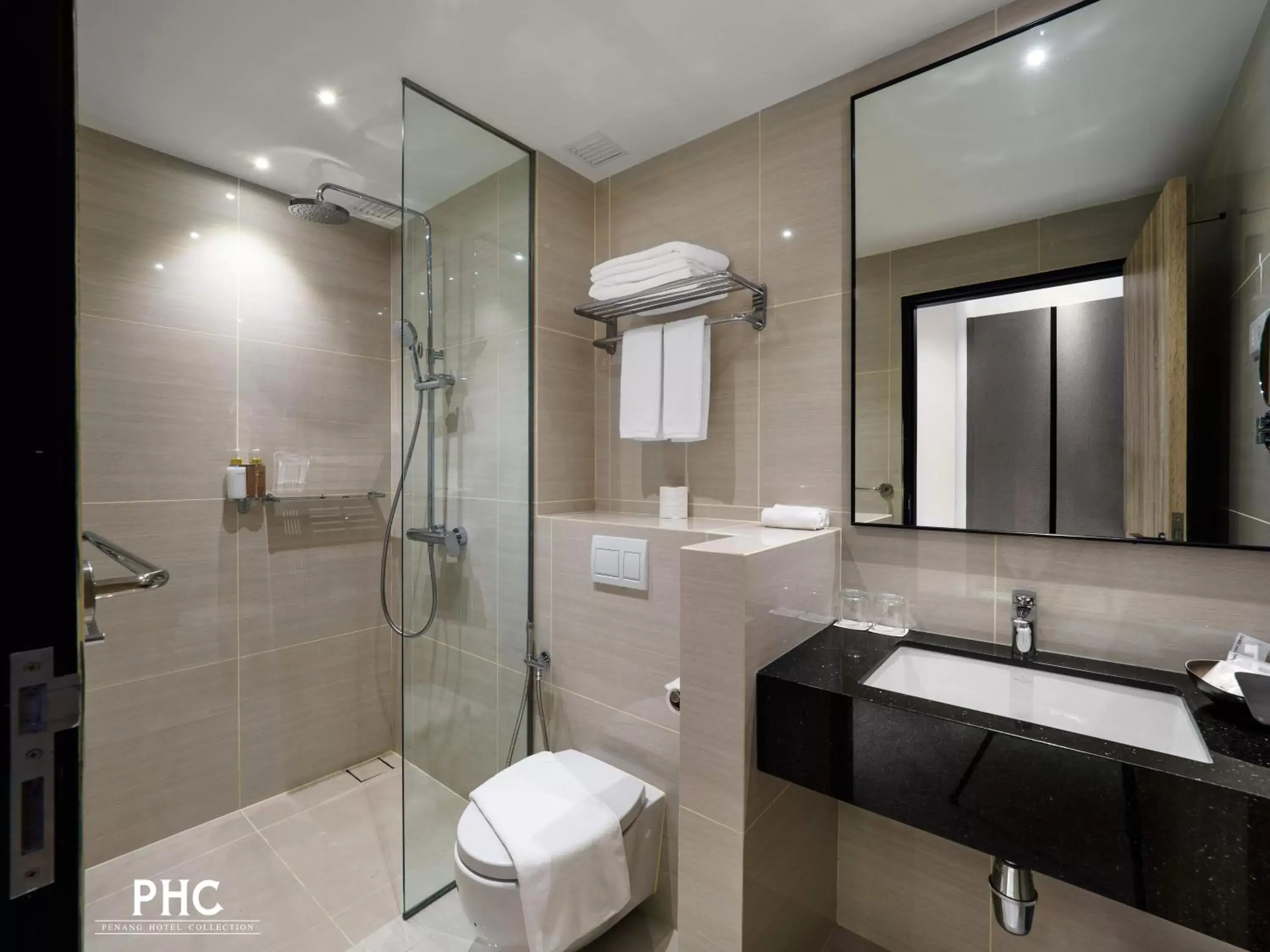 Shower, Bathroom in Magazine Vista Hotel by PHC