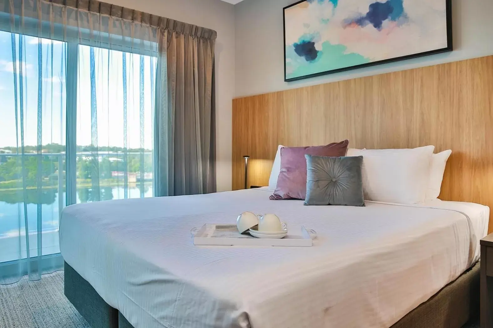 Bed in Best Western Plus North Lakes Hotel Bed in Best Western Plus North Lakes Hotel