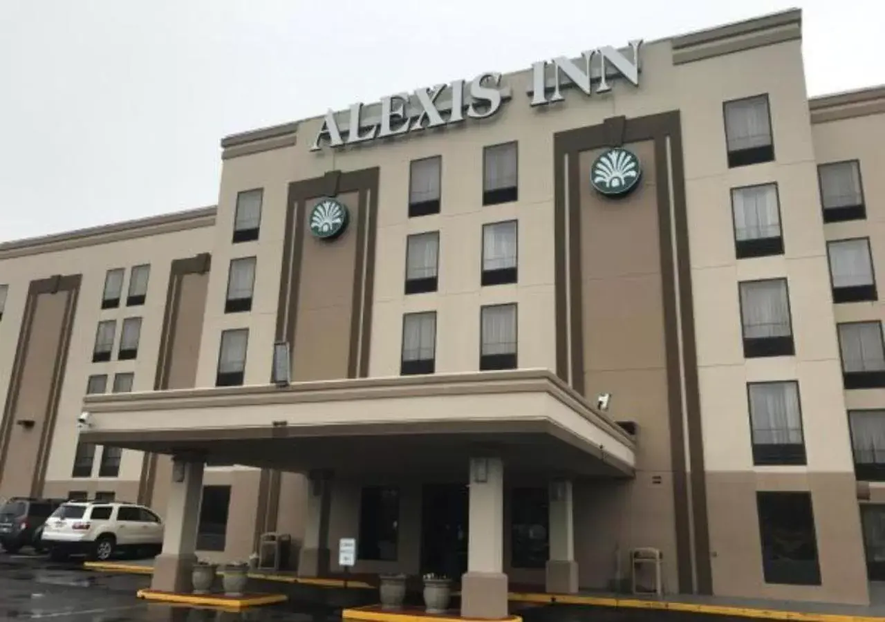 Property Building in Alexis Inn and Suites Hotel