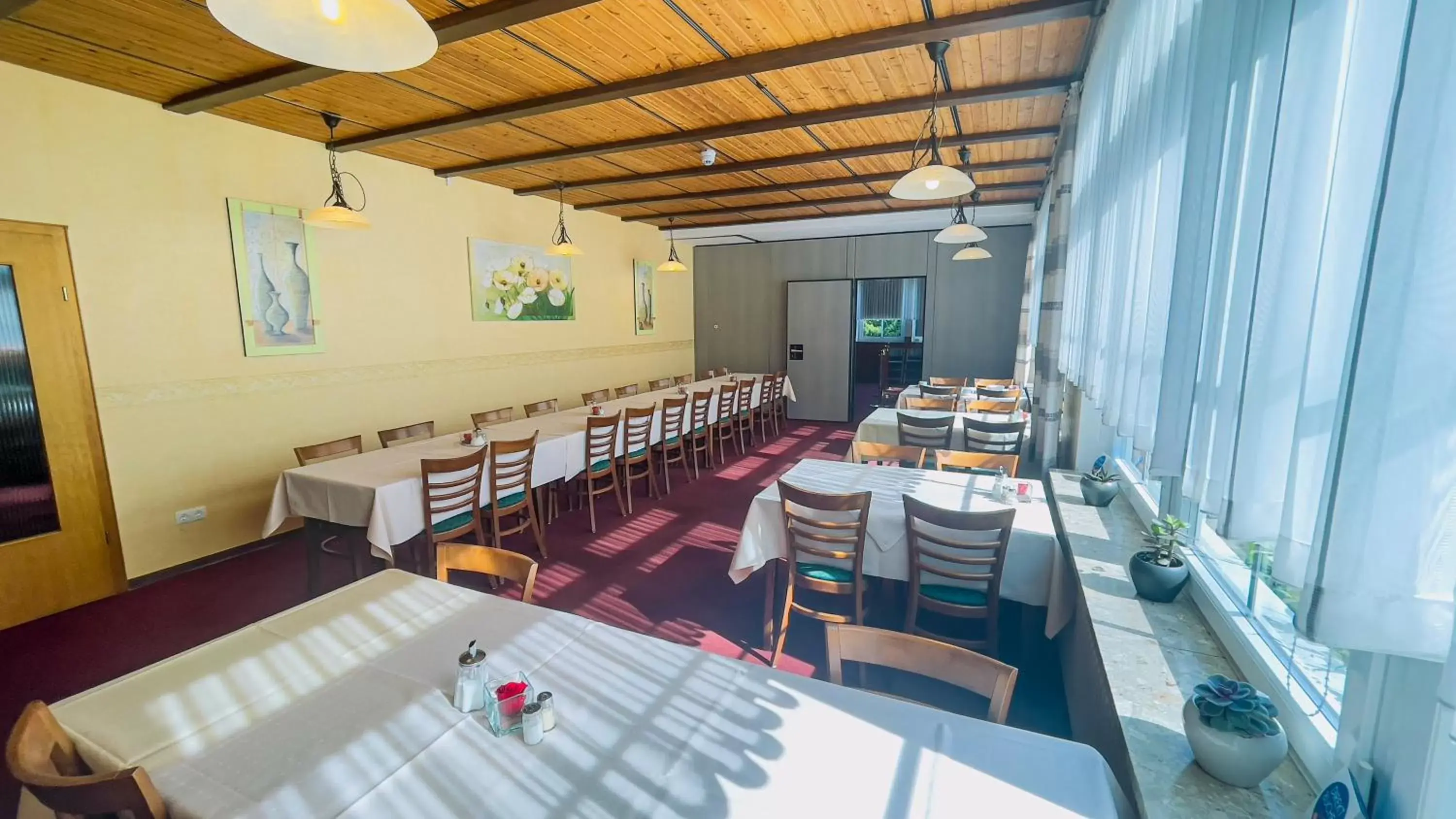 Banquet/Function facilities, Restaurant/Places to Eat in Hotel Schnehagen