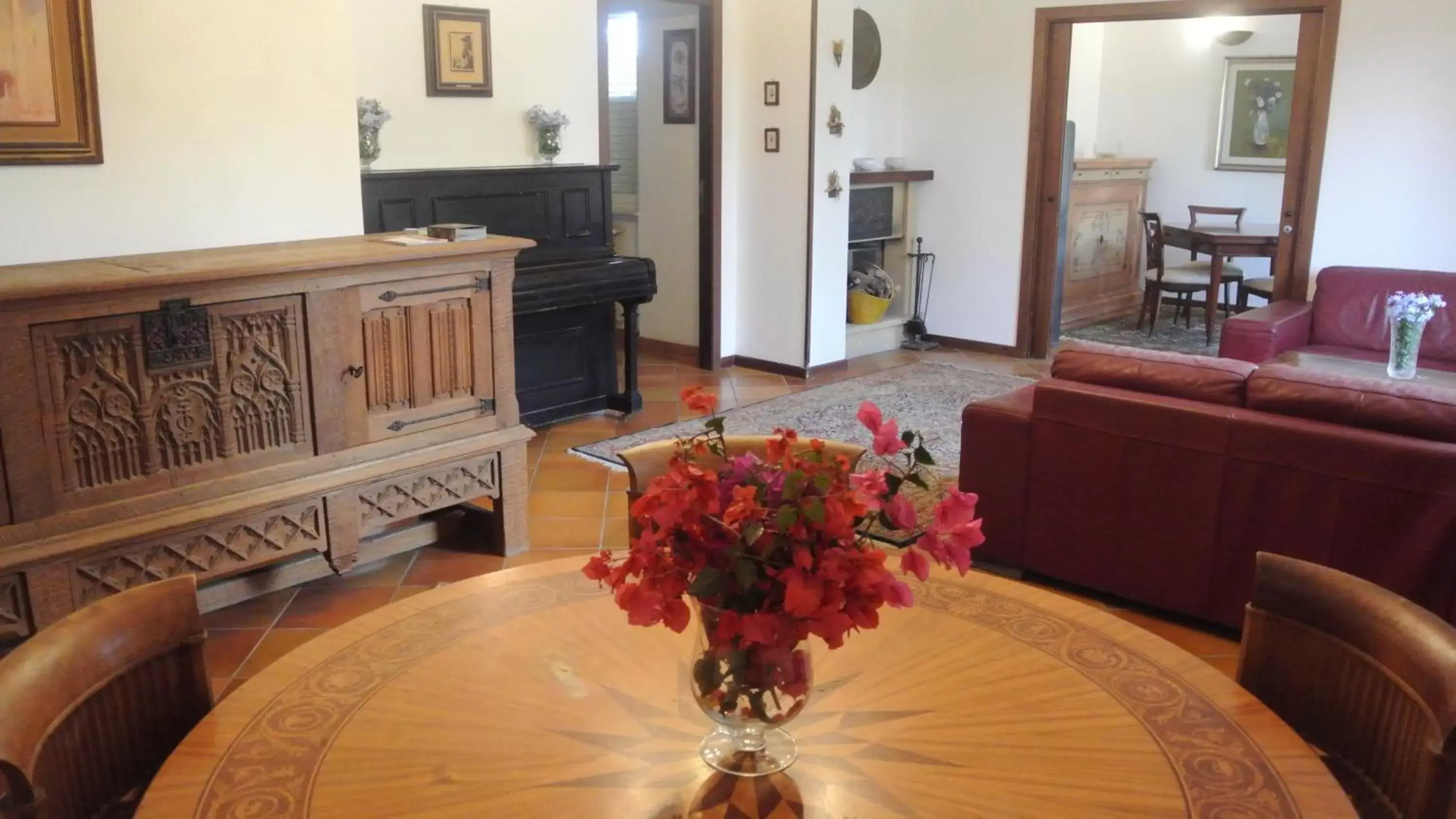 Lobby or reception, Seating Area in Villa Carlotta Resort