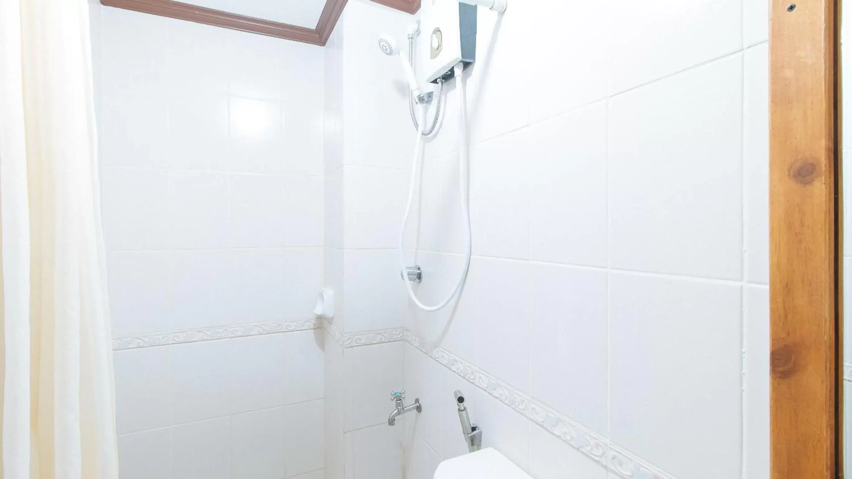 Shower, Bathroom in RedDoorz @ Moonwalk Paranaque