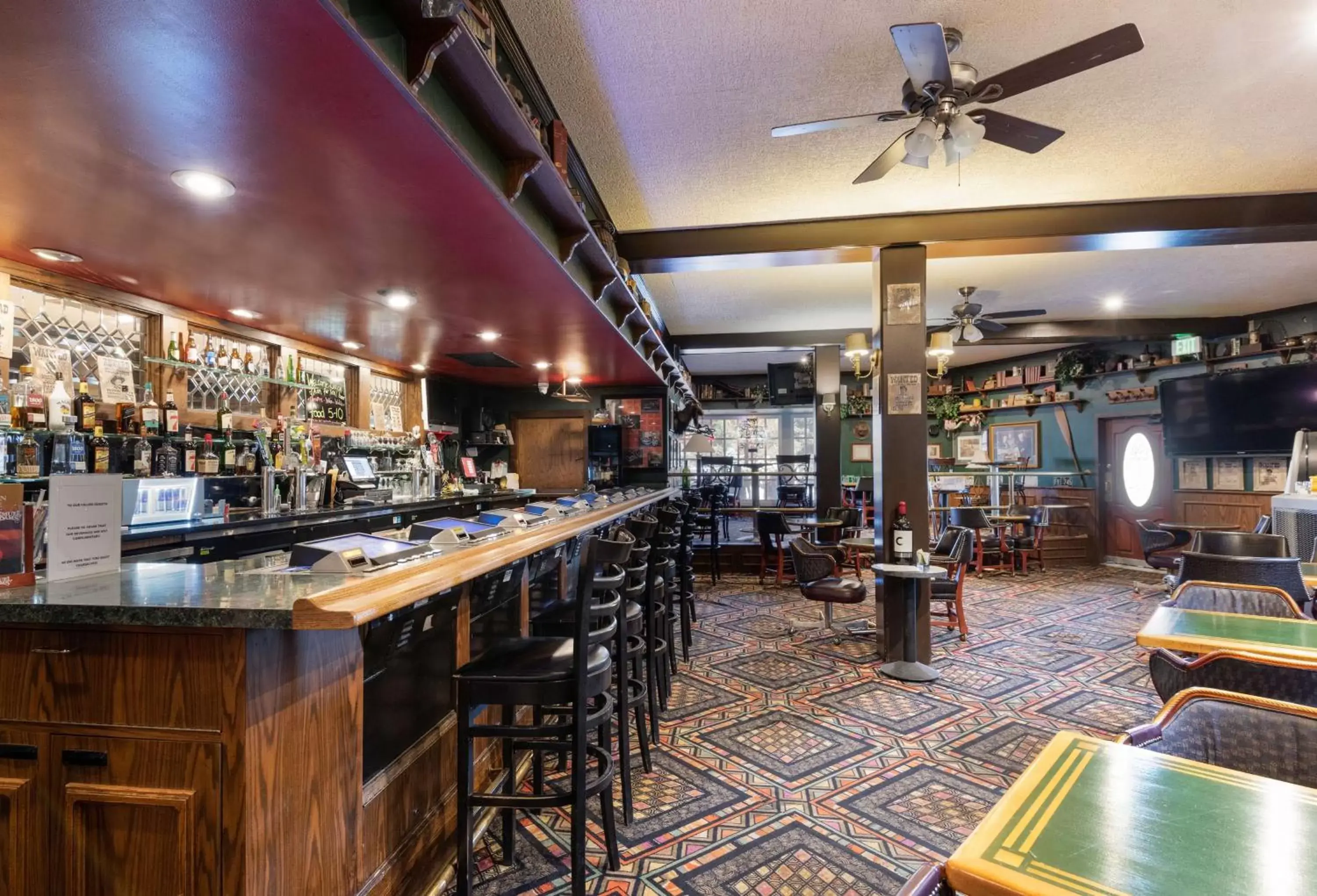 Lounge or bar, Lounge/Bar in SureStay Plus Hotel by Best Western Reno Airport