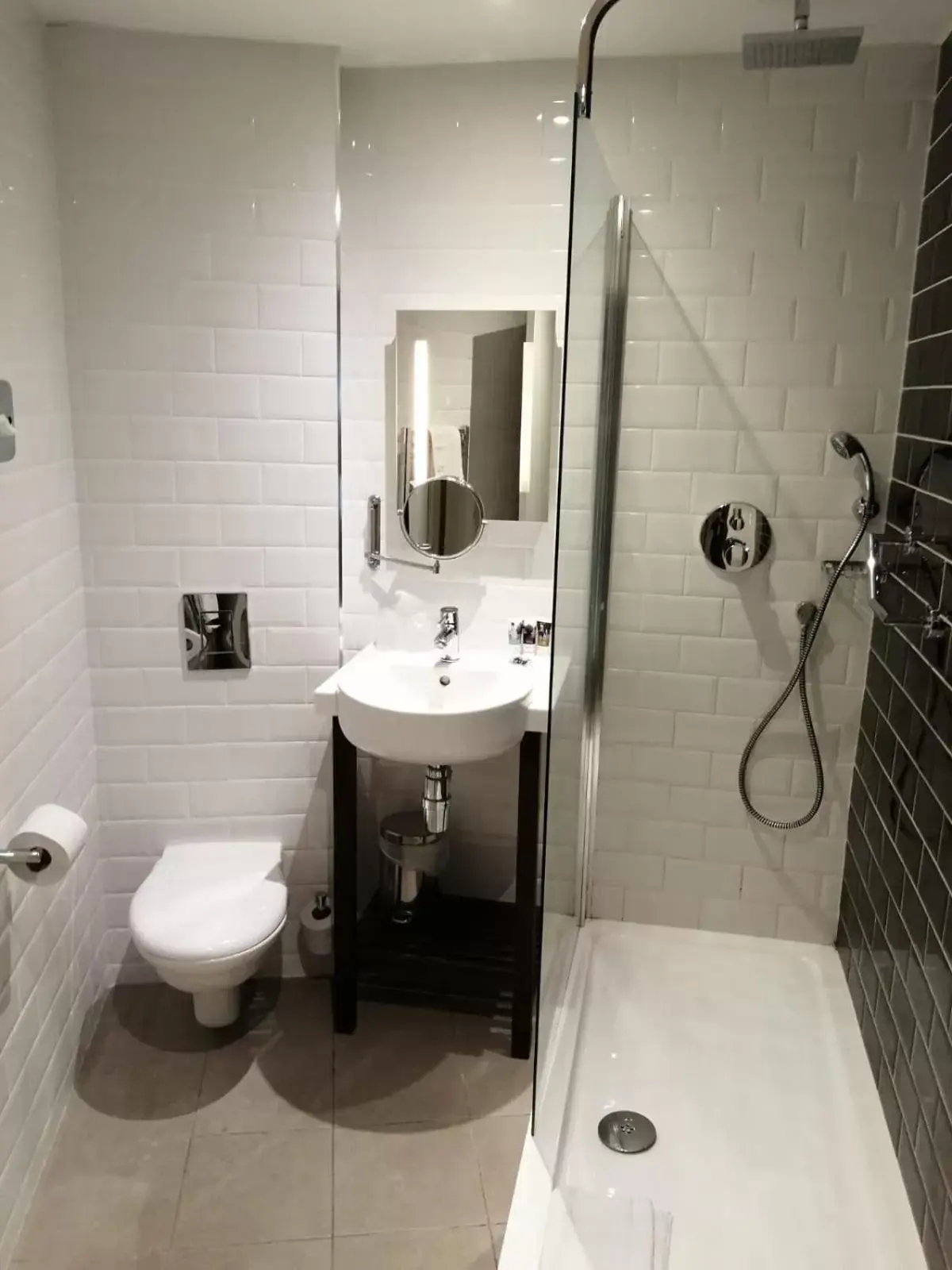 Shower, Bathroom in Mercure Doncaster Centre Danum Hotel