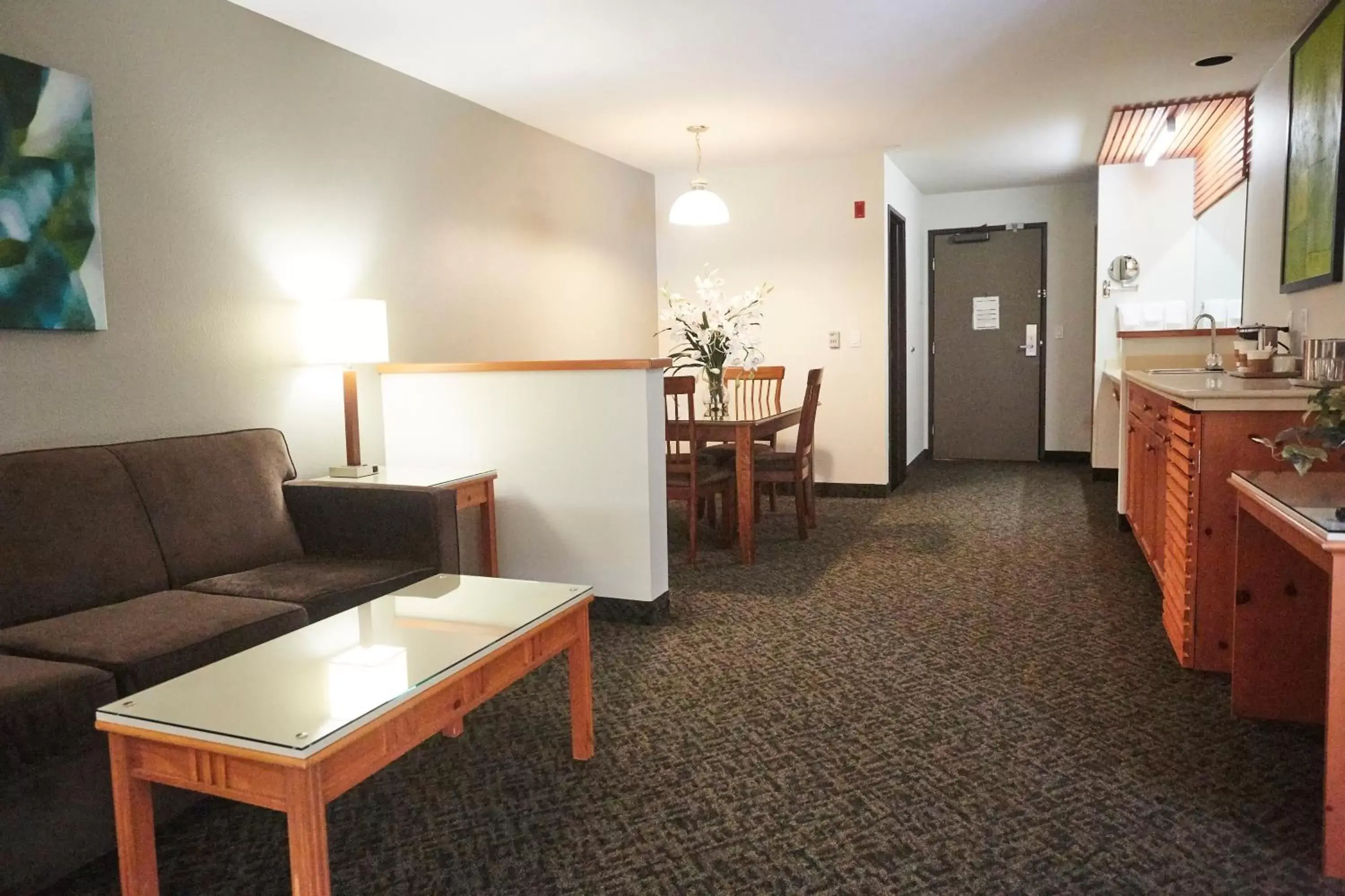 Seating Area in Radisson Hotel Portland Airport