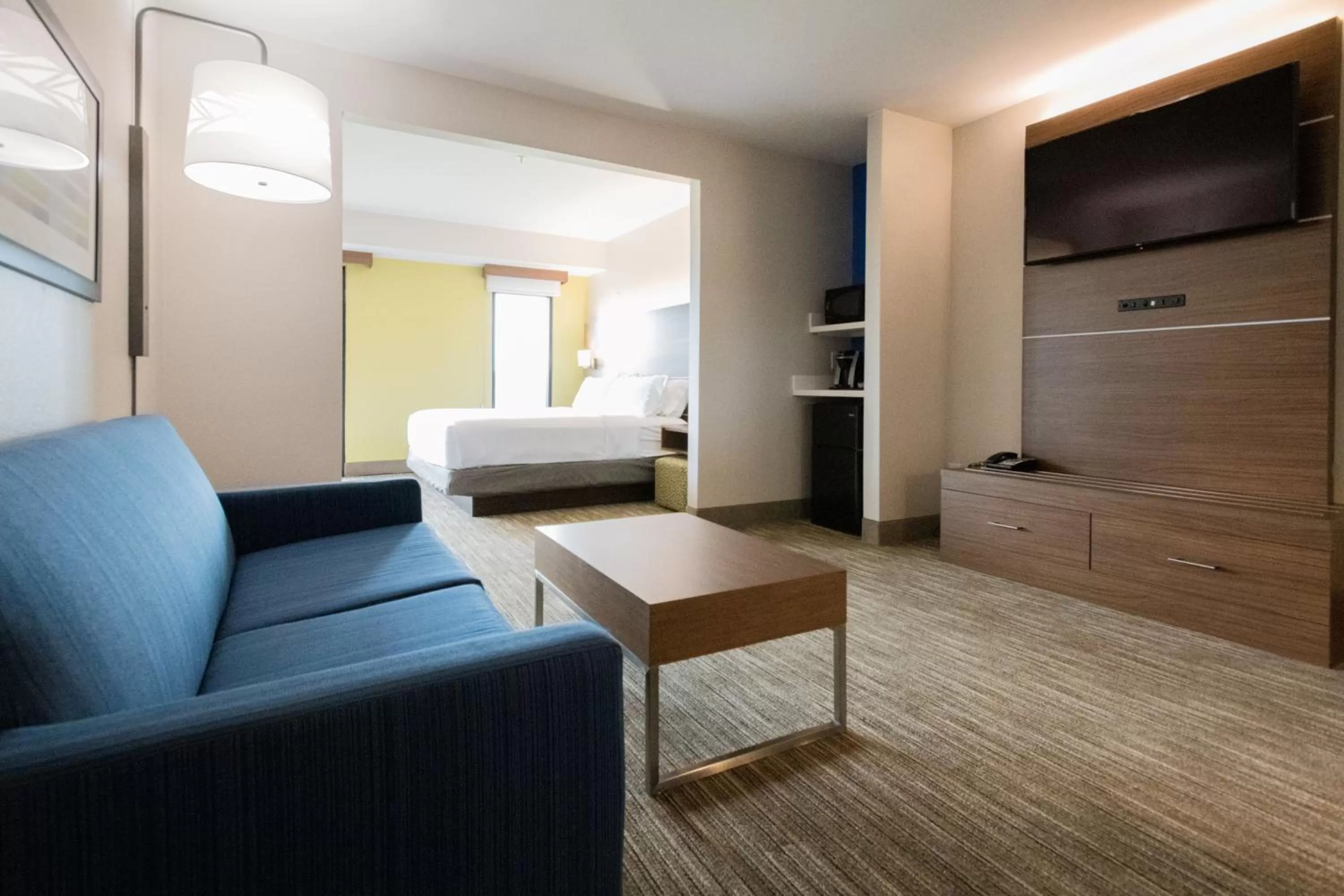Photo of the whole room, Bed in Holiday Inn Express & Suites Lexington North West-The Vineyard by IHG