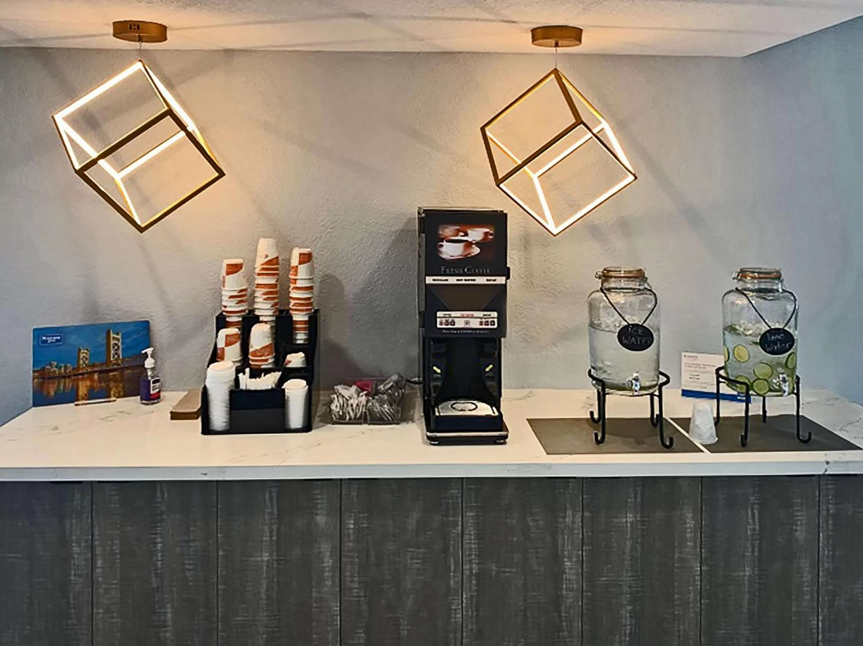 Breakfast in Rodeway Inn Sacramento-University Area