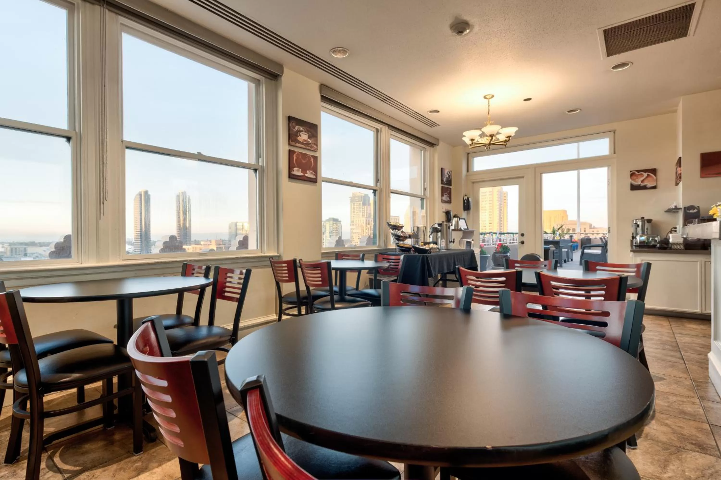 Seating area in Gaslamp Plaza Suites