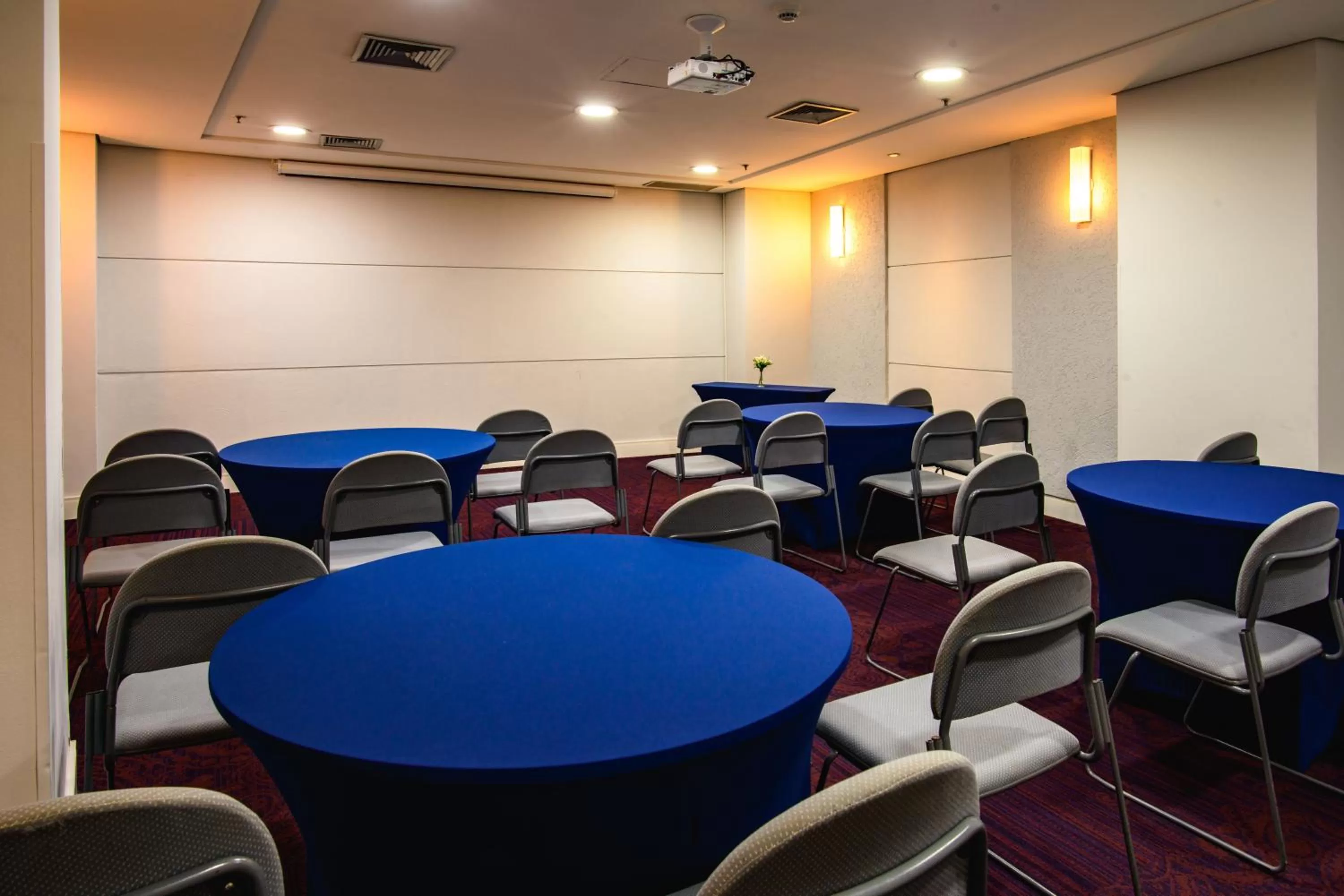 Meeting/conference room in Comfort Suites Alphaville