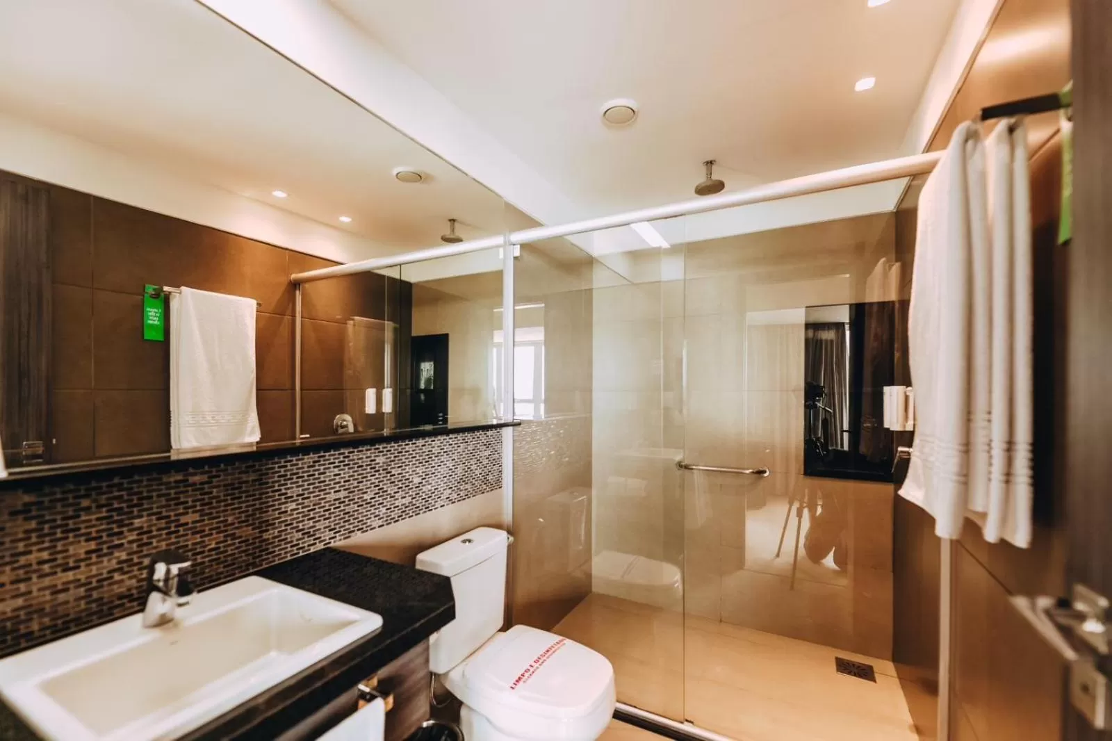 Bathroom in Golden Tulip Natal Ponta Negra