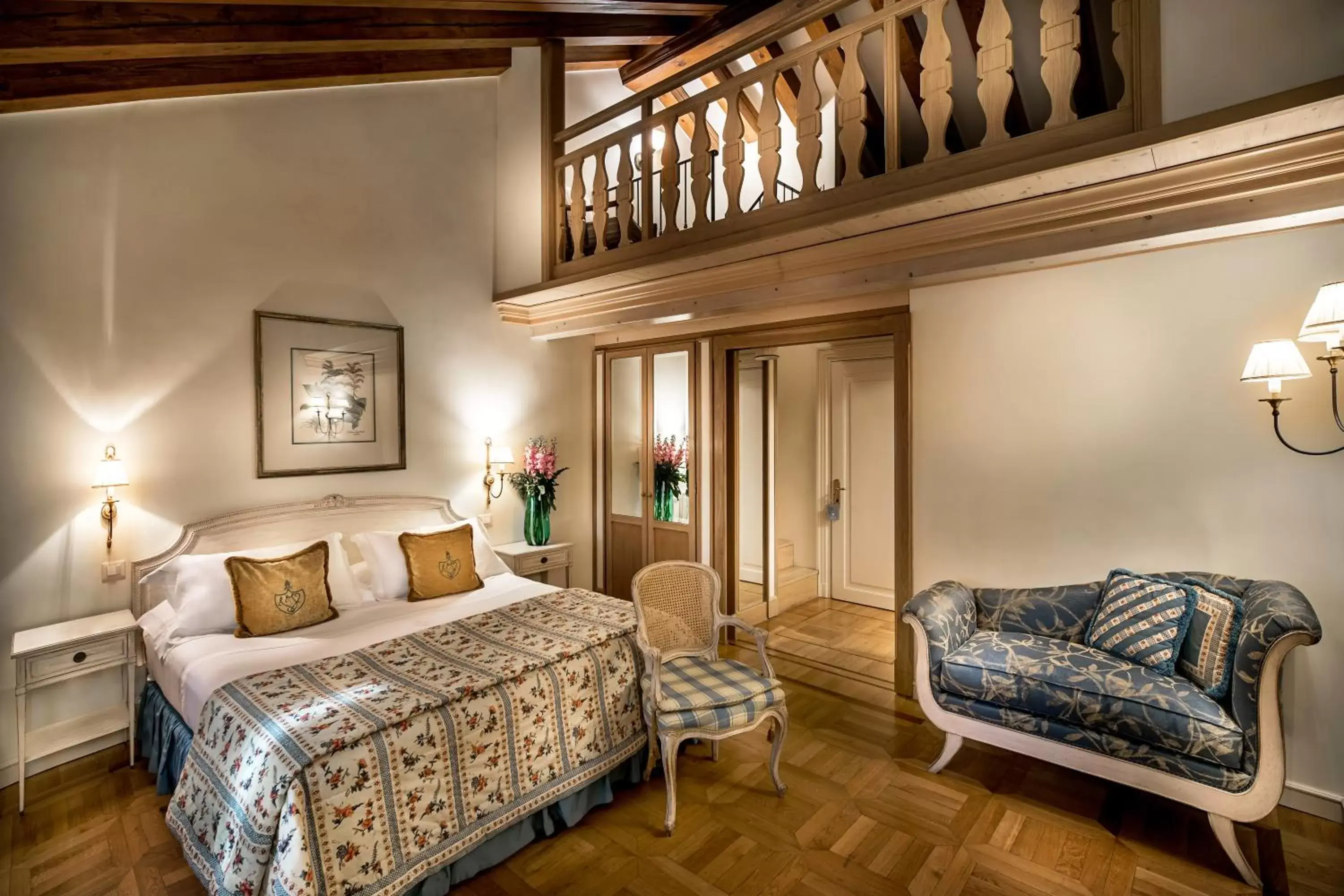 Photo of the whole room, Bed in Relais et Châteaux Hotel Villa Franceschi