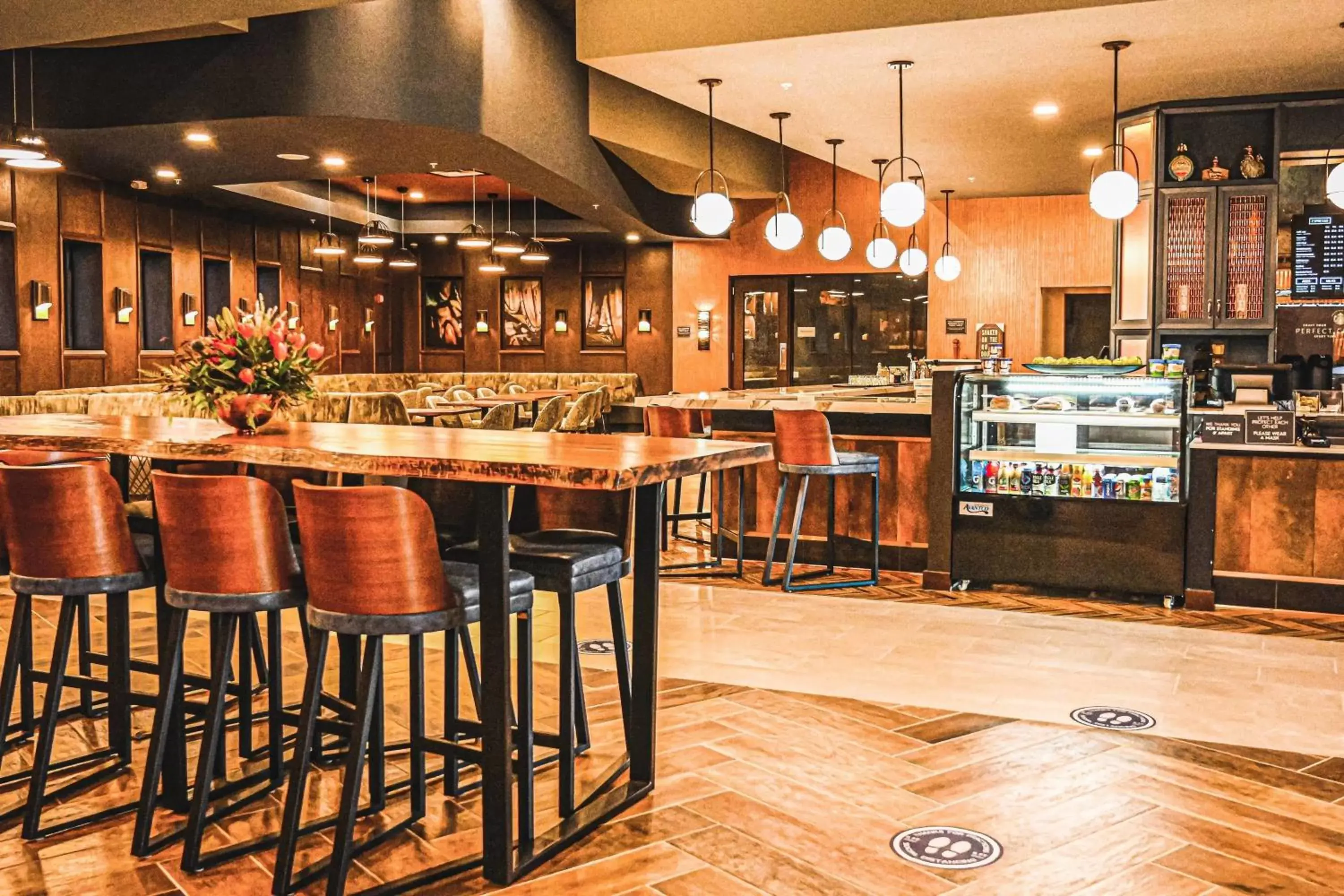 Restaurant/places to eat, Lounge/Bar in Delta Hotels by Marriott Cincinnati Sharonville