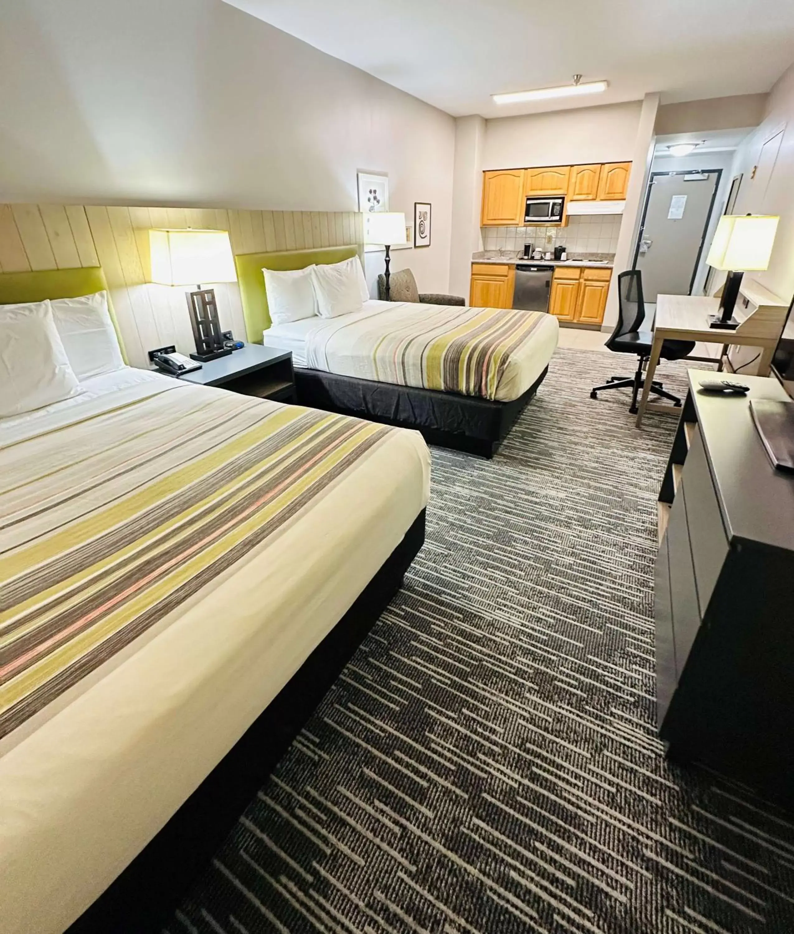 Bedroom, Bed in Country Inn & Suites by Radisson, San Jose International Airport, CA