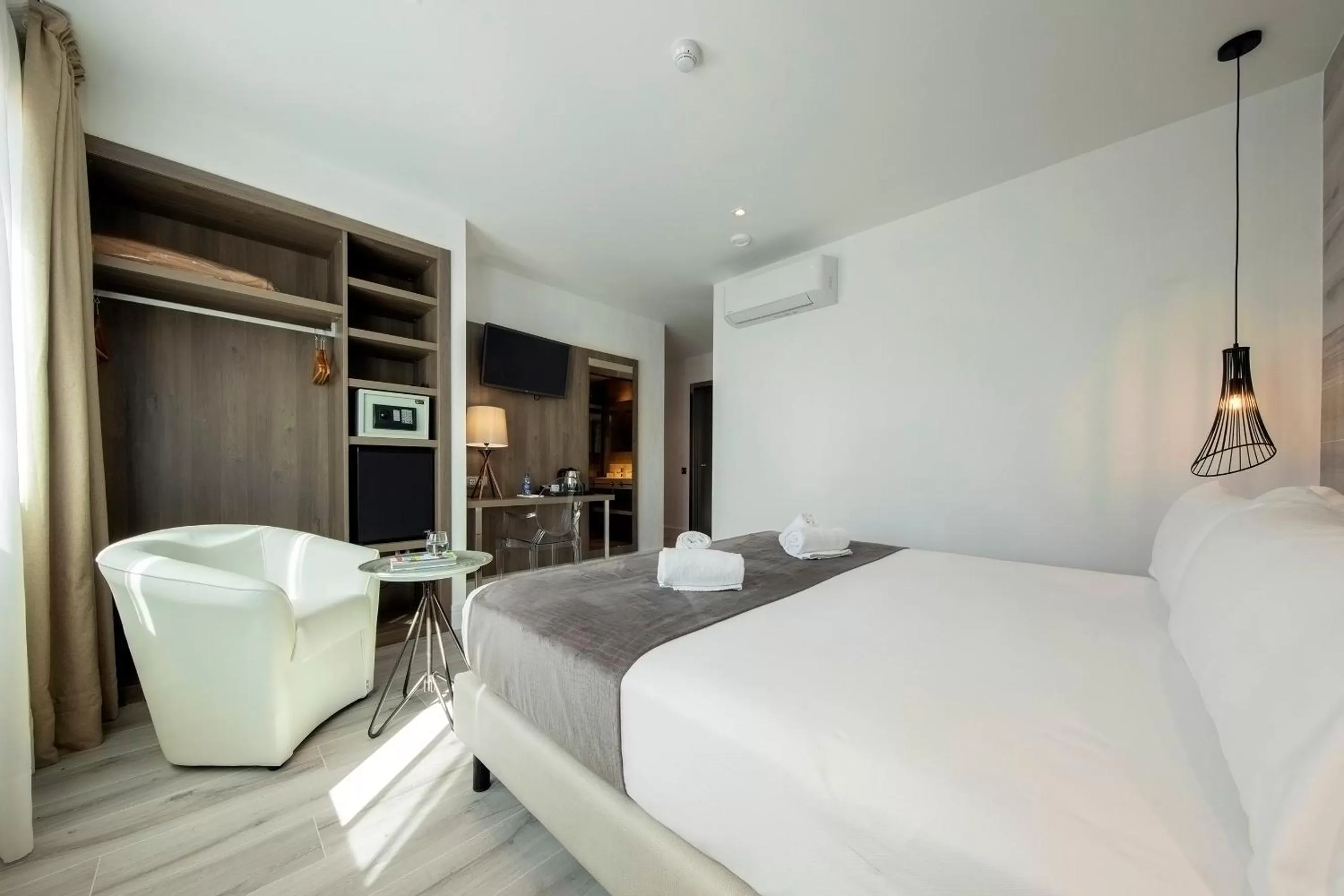 Photo of the whole room, Bed in Hotel Oasis