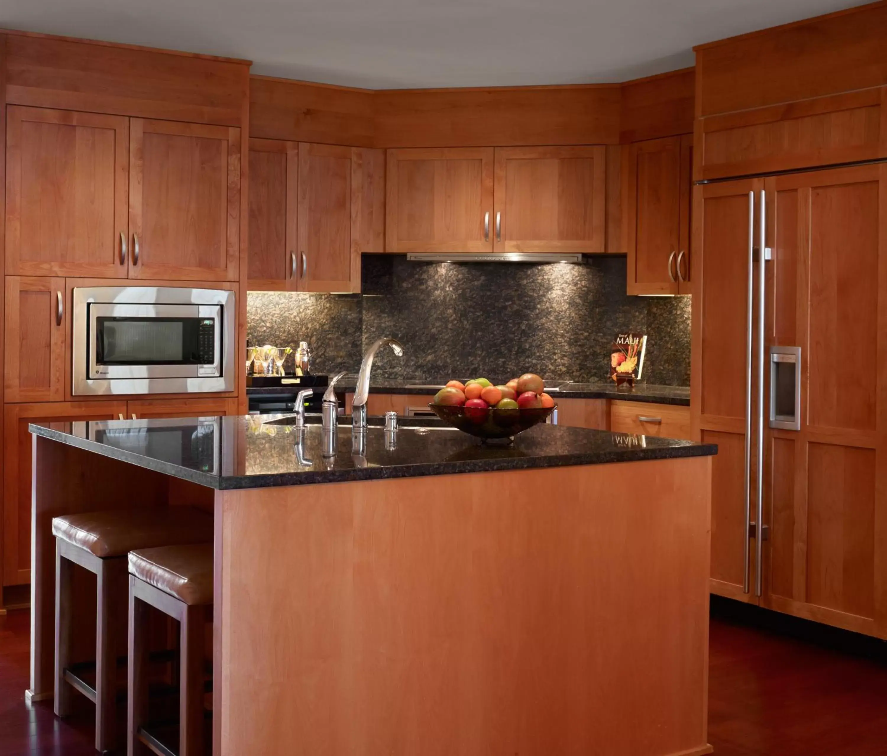 Kitchen or kitchenette, Kitchen/Kitchenette in Montage Kapalua Bay