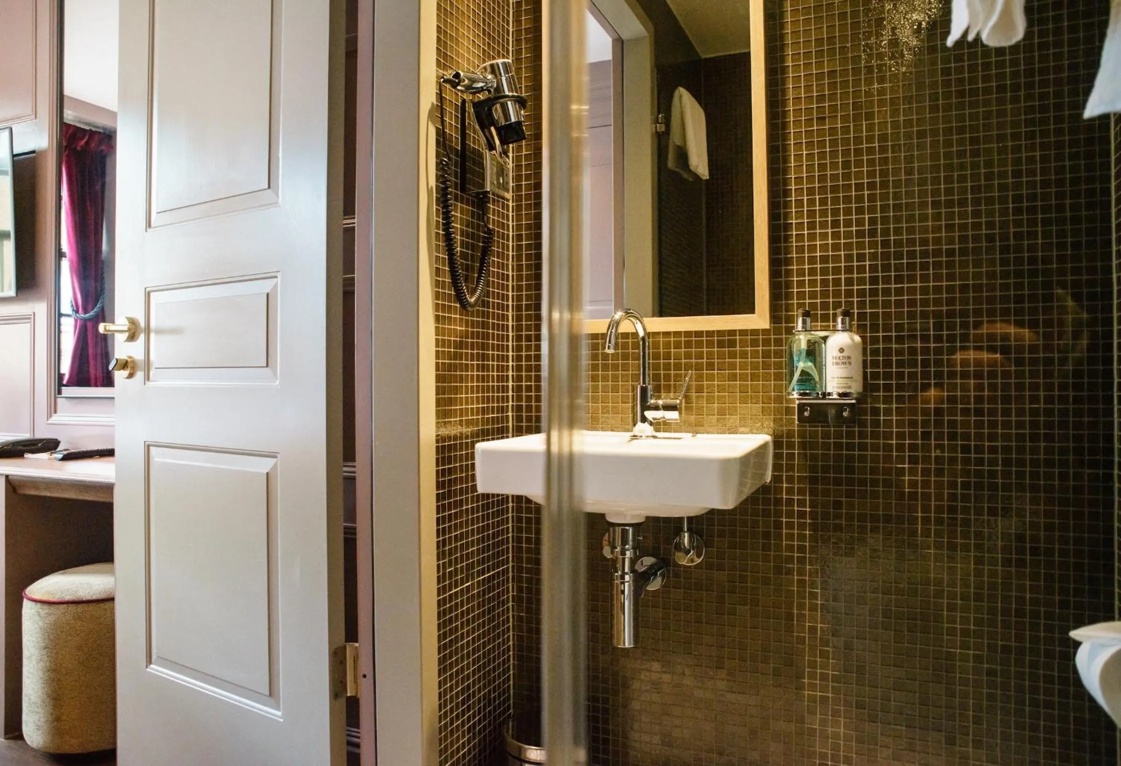 Bathroom in Mimi's Hotel Soho