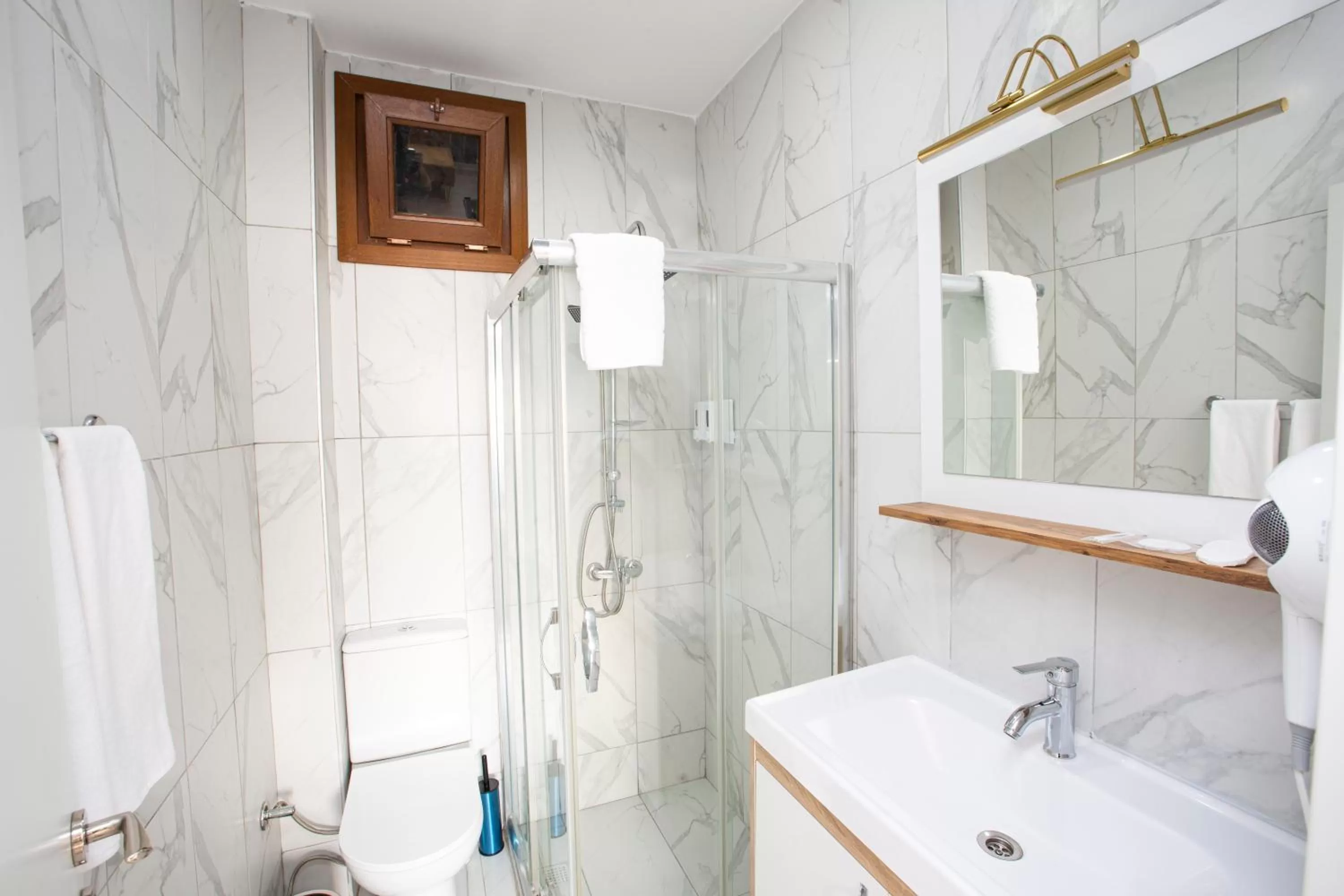 Shower in Taksim Leon's Hotel