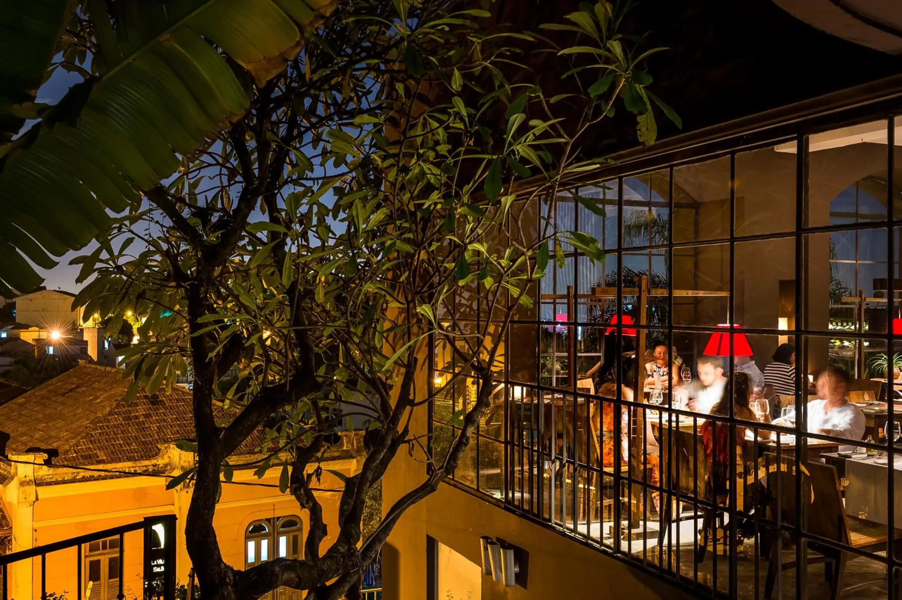 Restaurant/places to eat, Balcony/Terrace in Santa Teresa Hotel RJ - MGallery