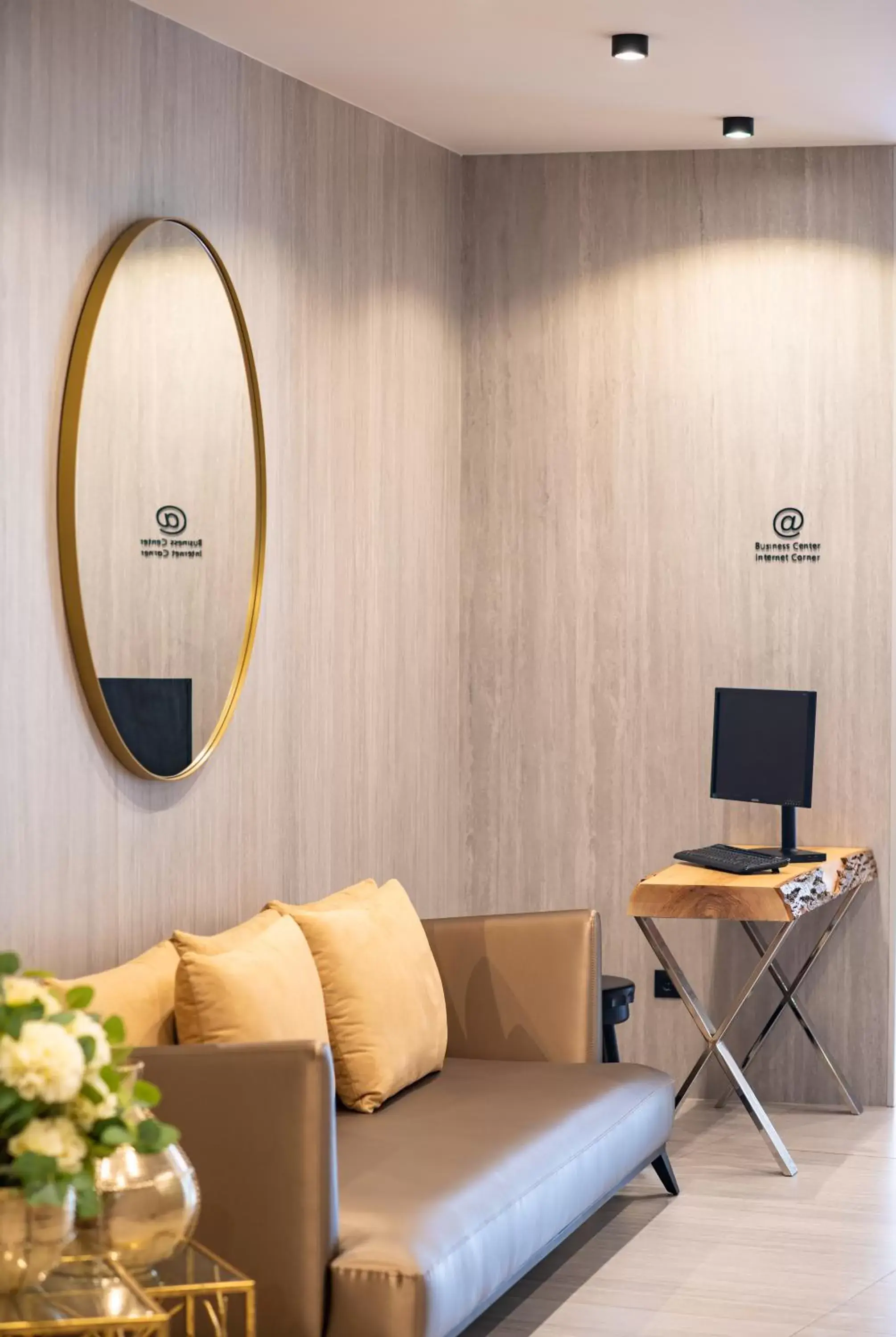 Lobby or reception in Hotel Cristal Setúbal Lobby or reception in Hotel Cristal Setúbal