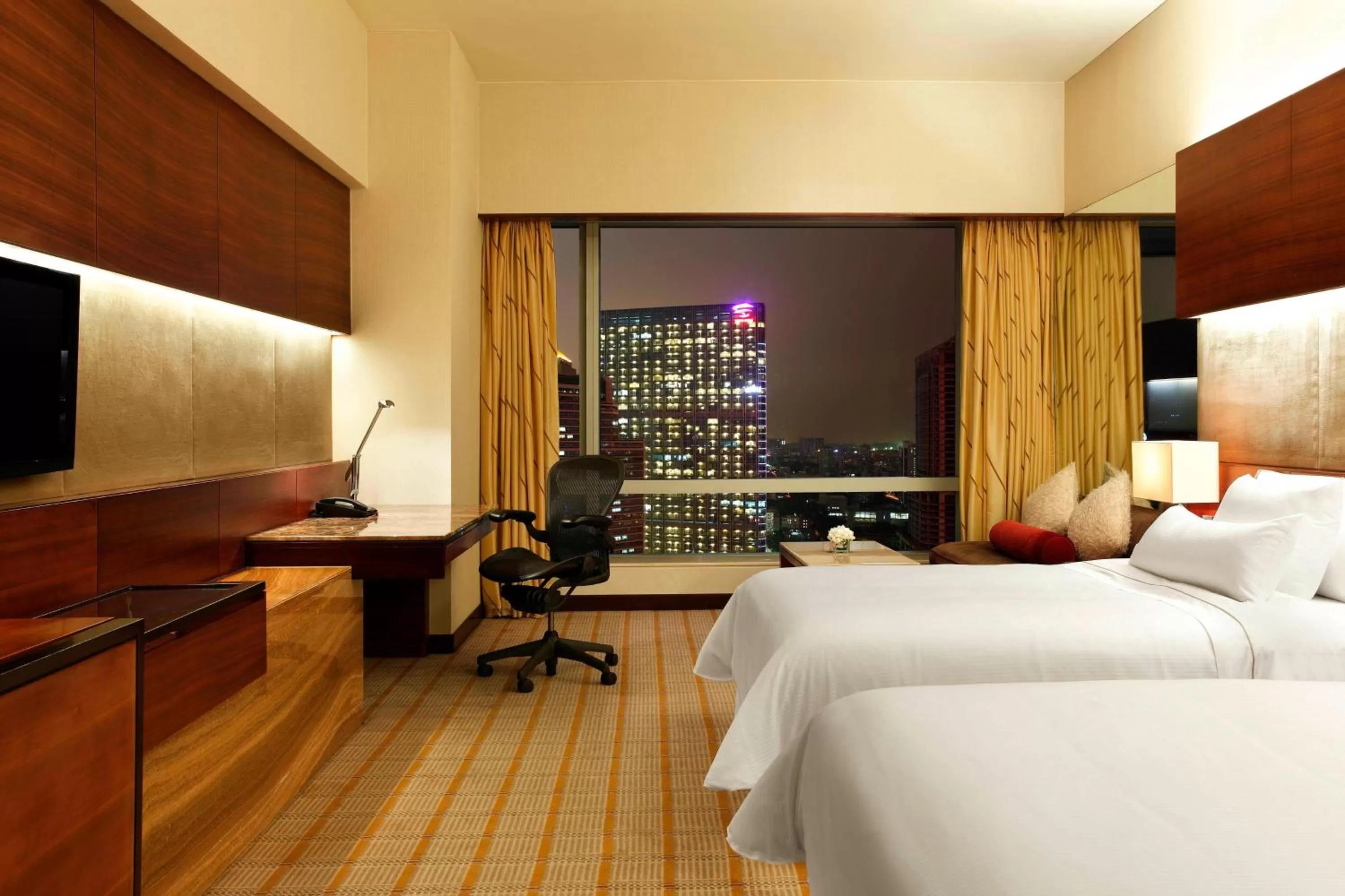 Photo of the whole room, Bed in The Westin Guangzhou