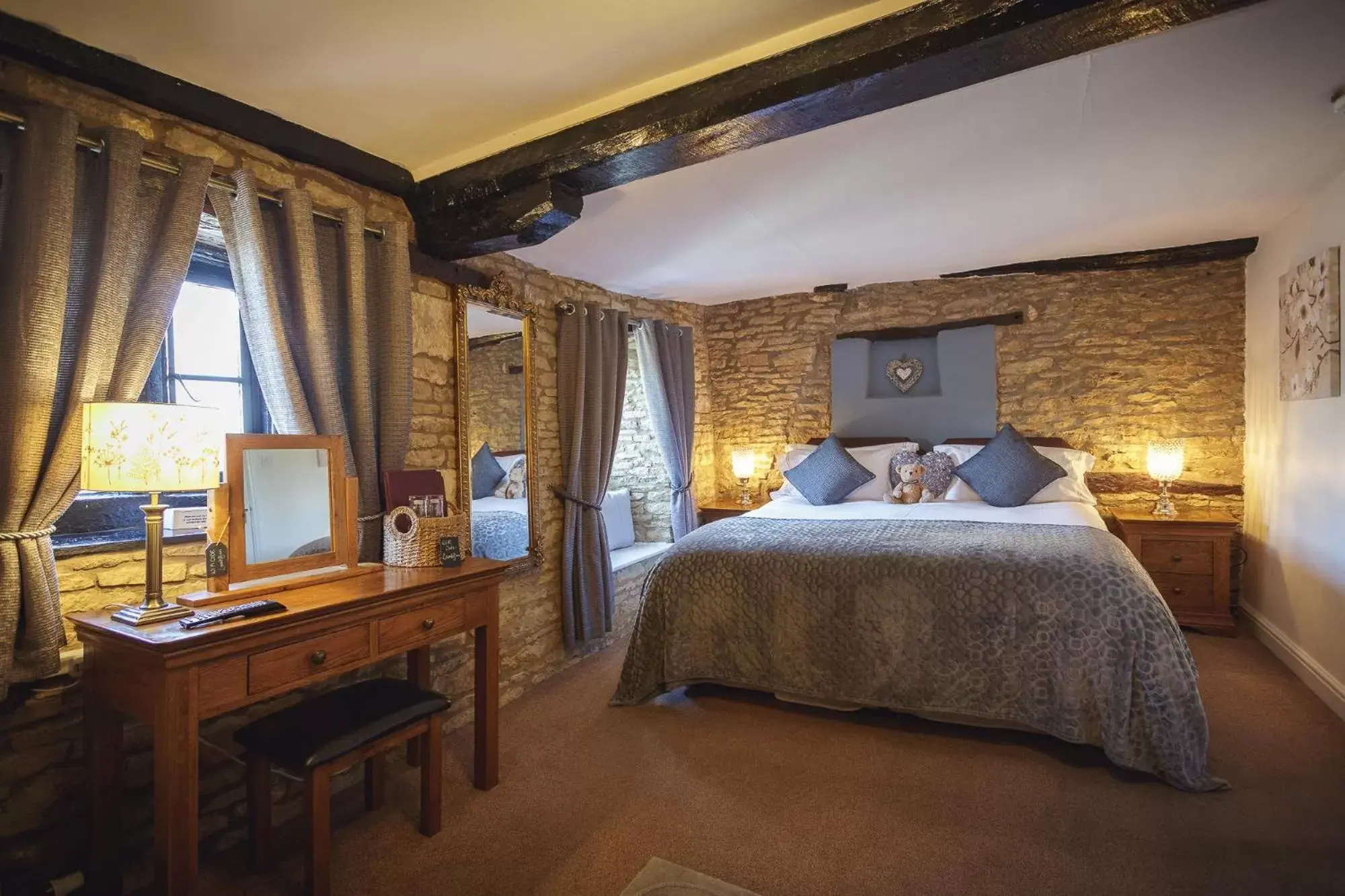 Photo of the whole room, Bed in The Lamb Inn