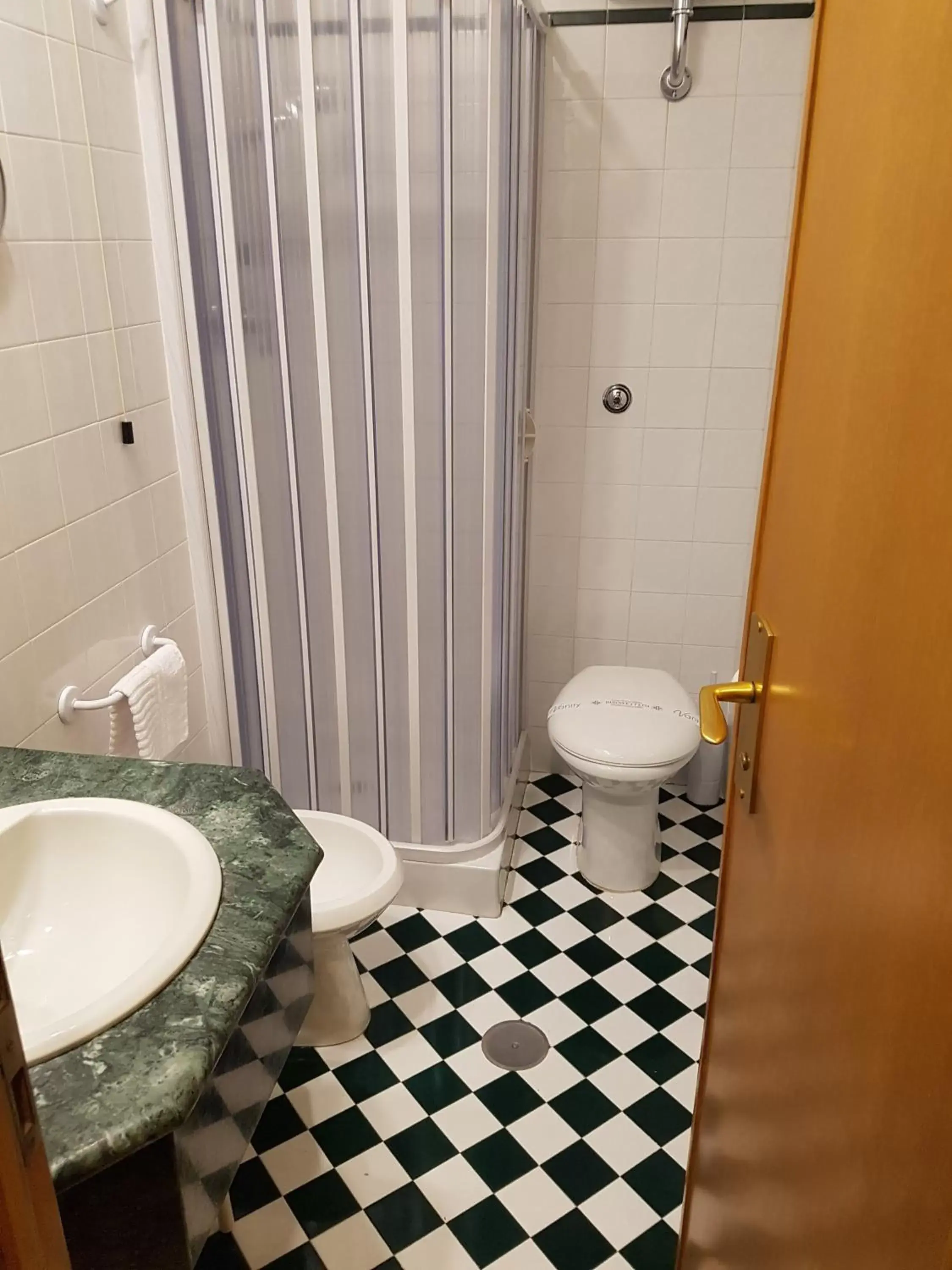 Bathroom in Hotel Piemonte