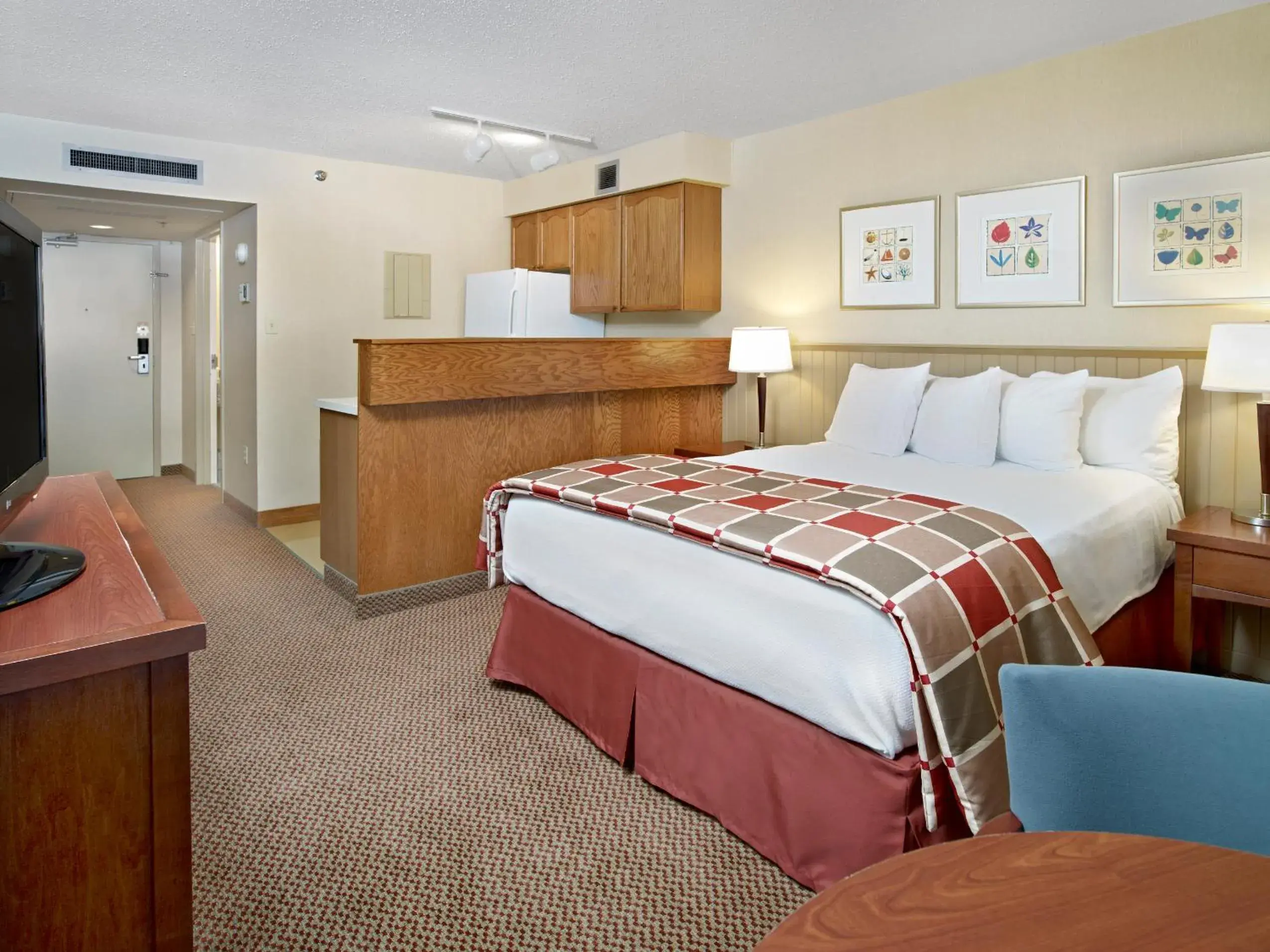 Photo of the whole room, Bed in Charlottetown Inn & Conference Centre