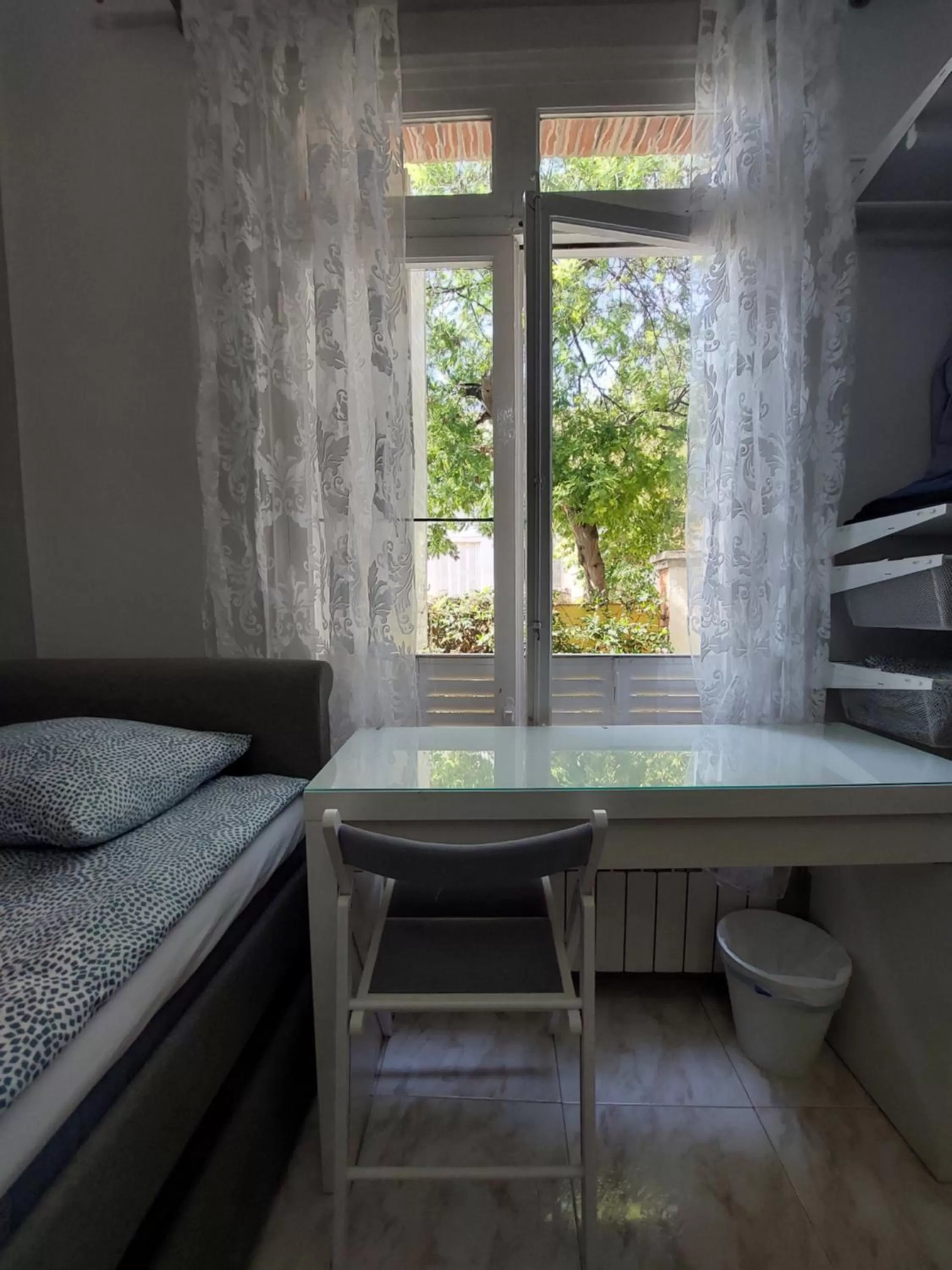 N1 Casa de Madrid - greenpeace line