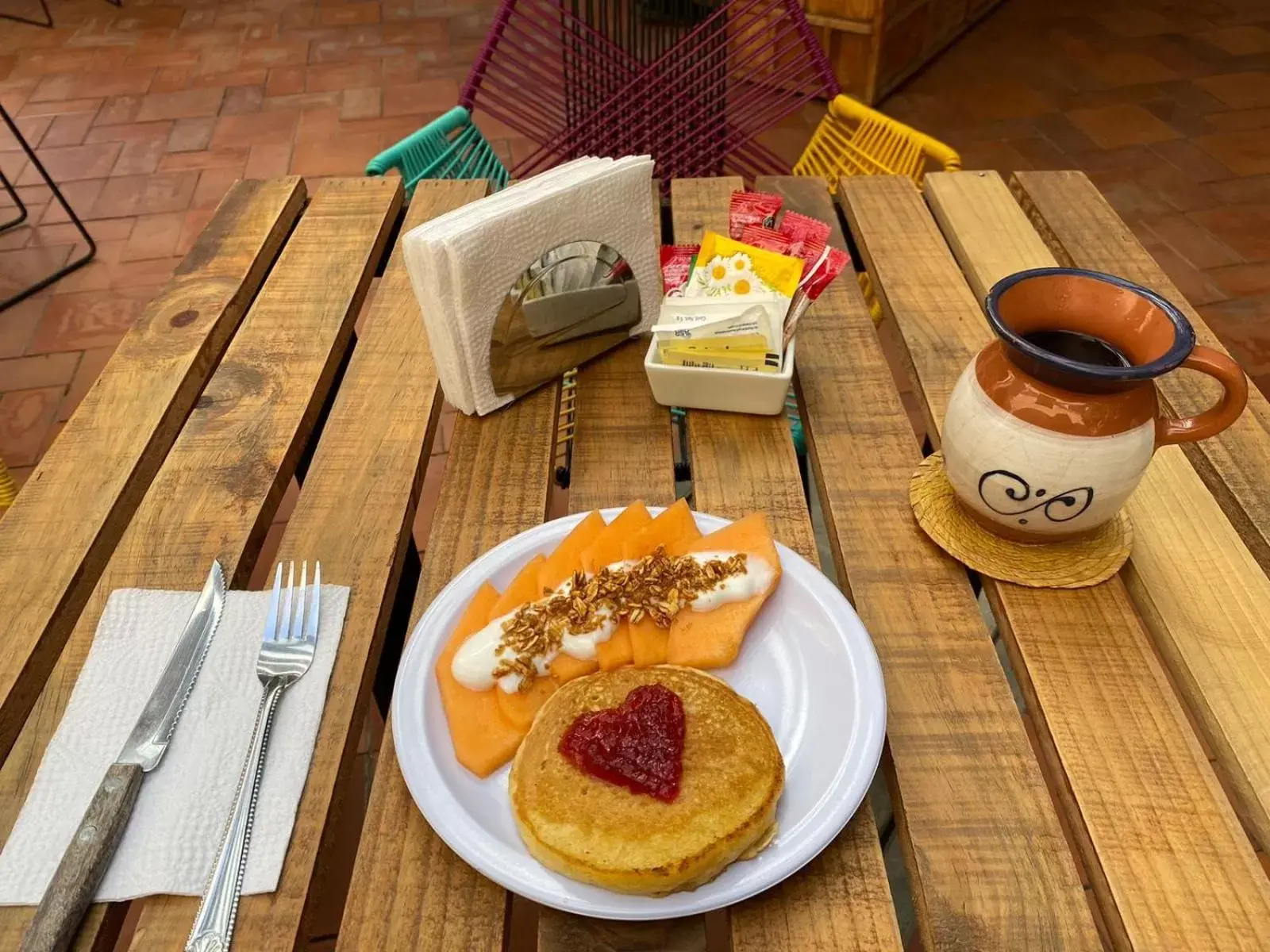 Continental breakfast in Hotel el Descanso Barrio del Artista