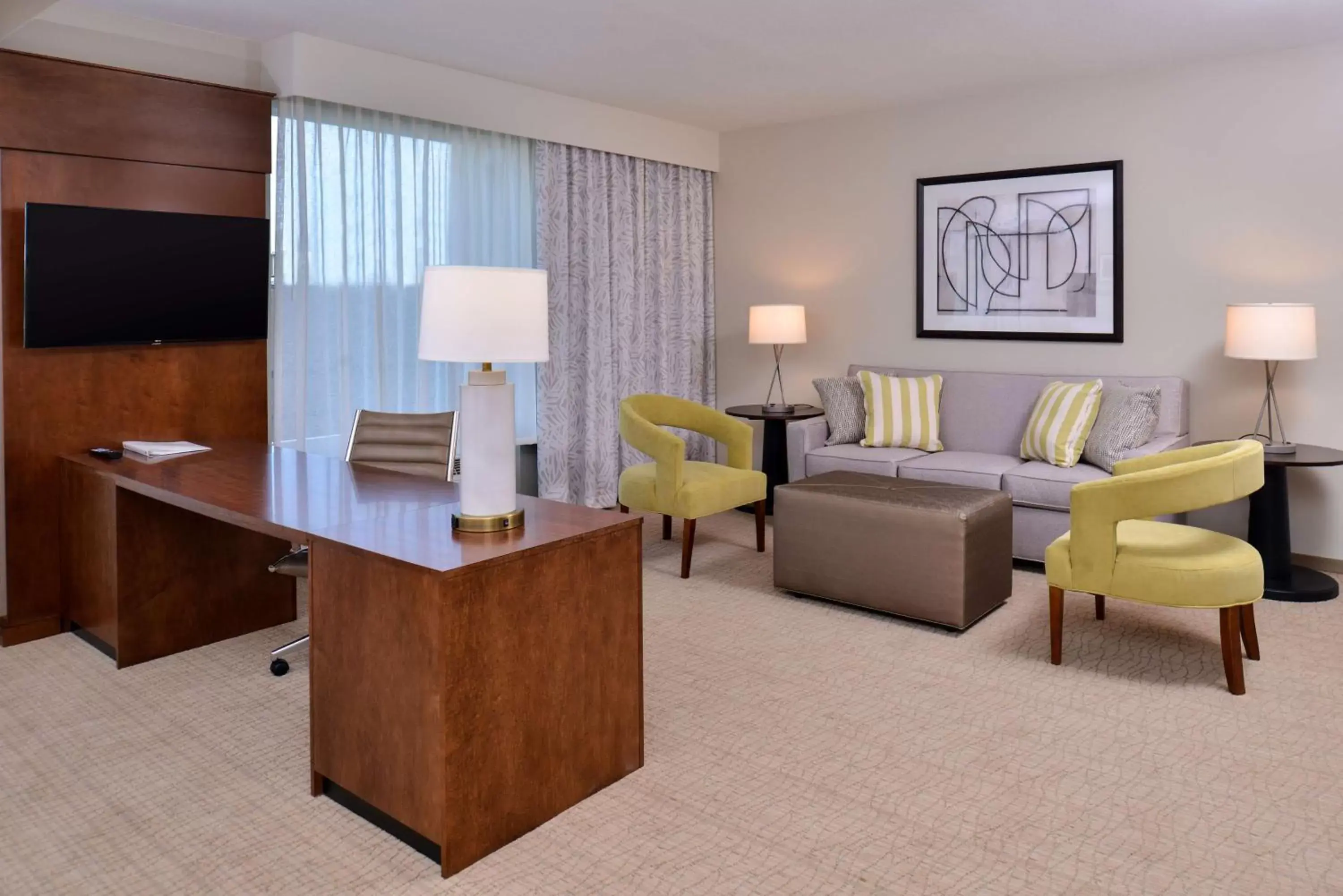 Bed, Seating Area in Hampton Inn & Suites Orlando/Downtown South - Medical Center