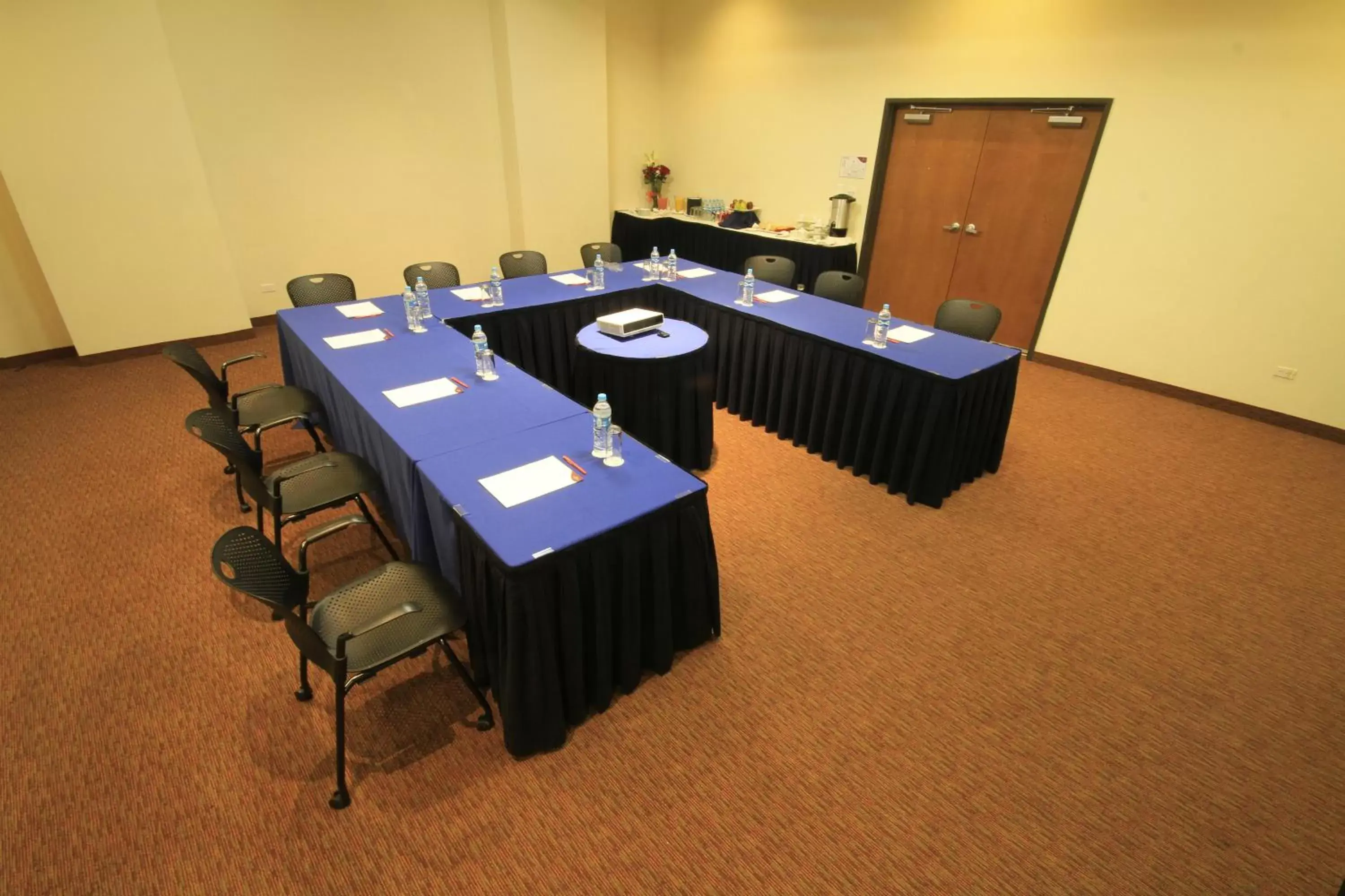 Meeting/conference room in Crowne Plaza Monterrey Aeropuerto, an IHG Hotel