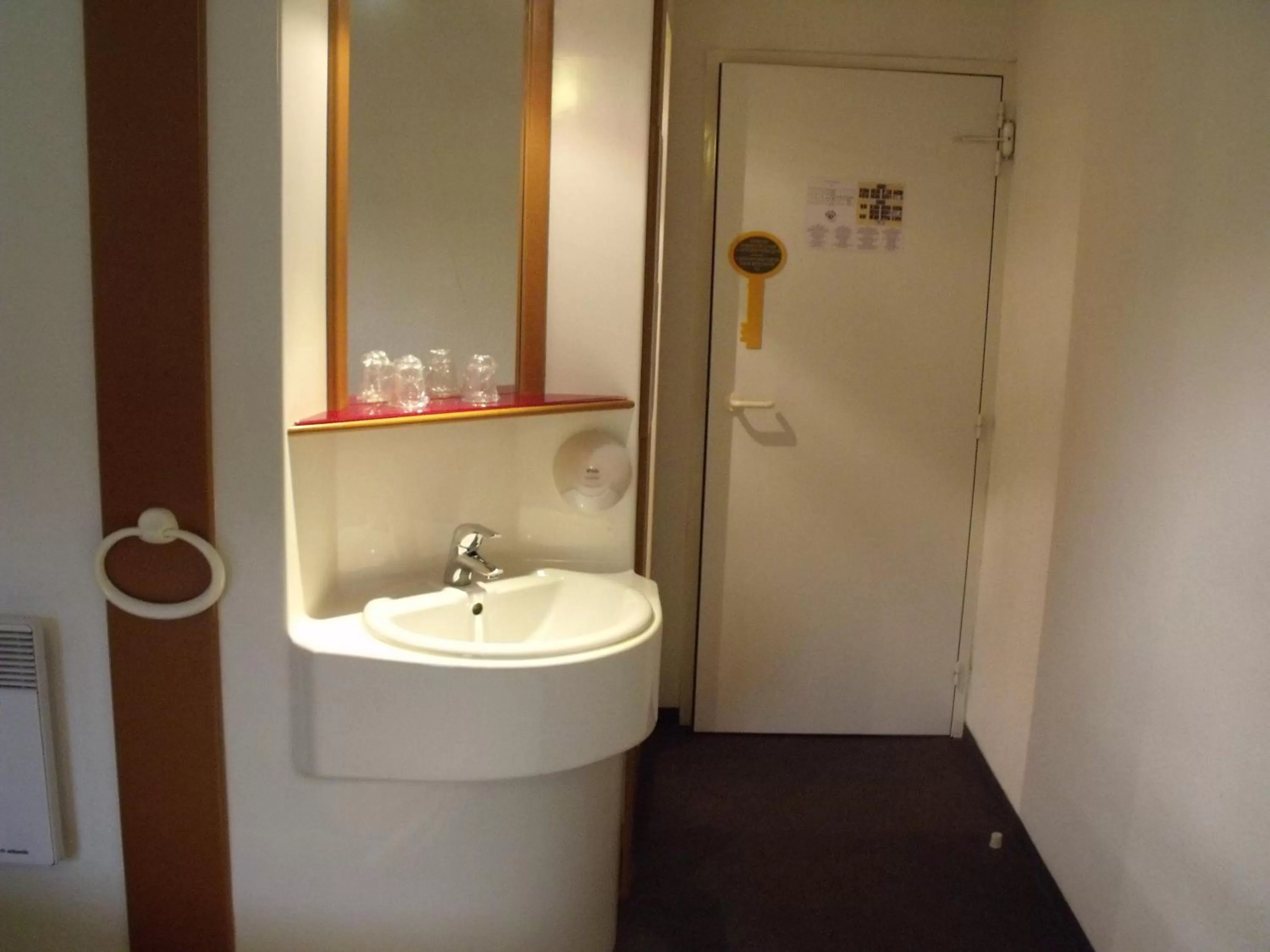 Bathroom in Quick Palace Auxerre