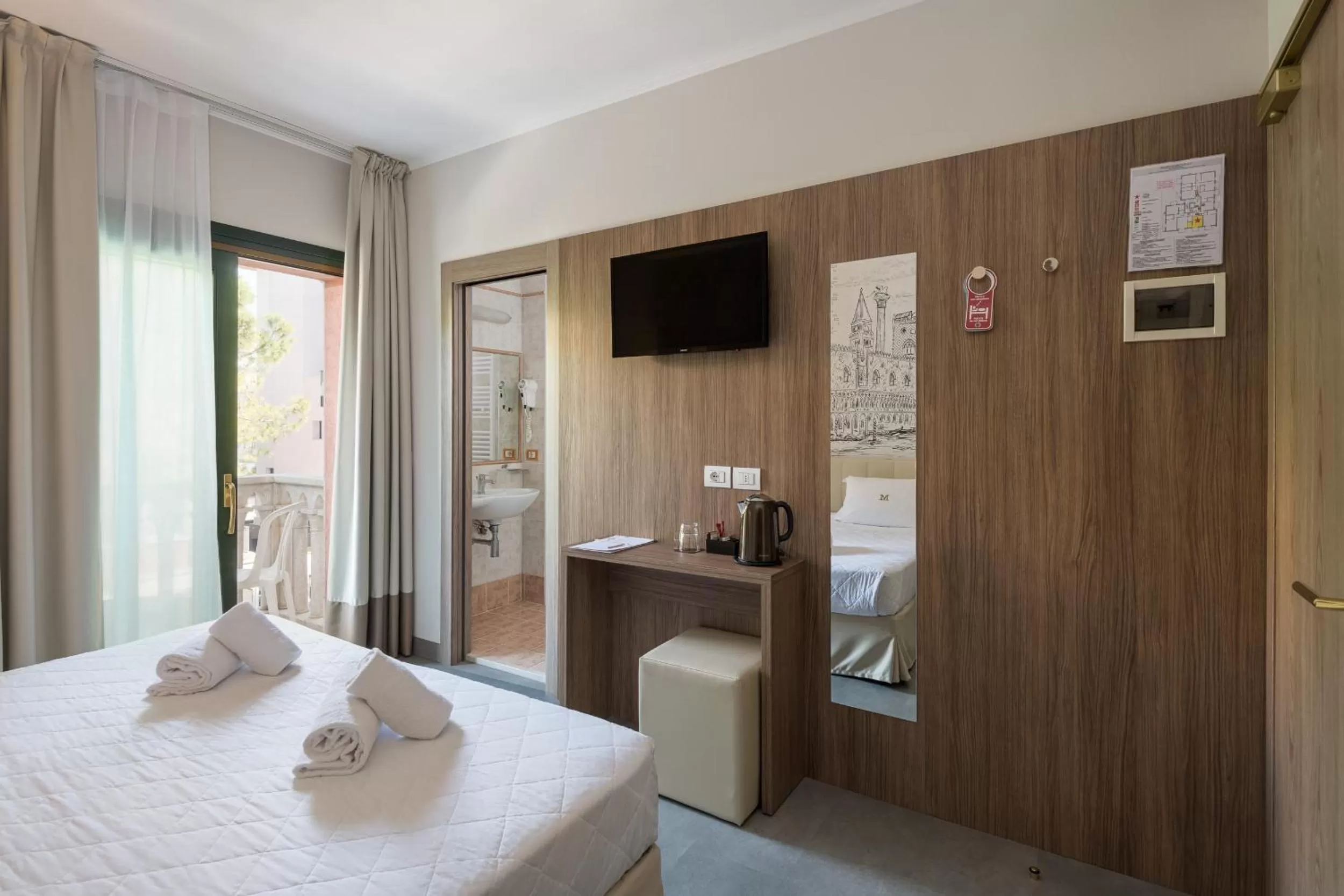 Bedroom, Bed in Hotel Marco Polo 3 Stelle Superior