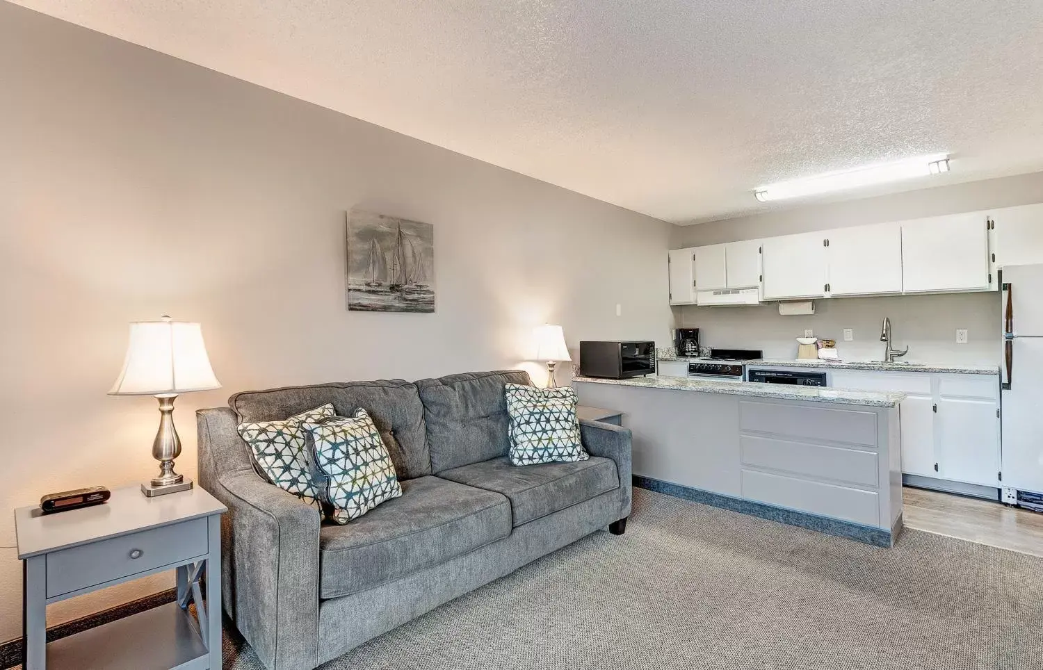 Kitchen or kitchenette, Kitchen/Kitchenette in Bend Riverside Condos