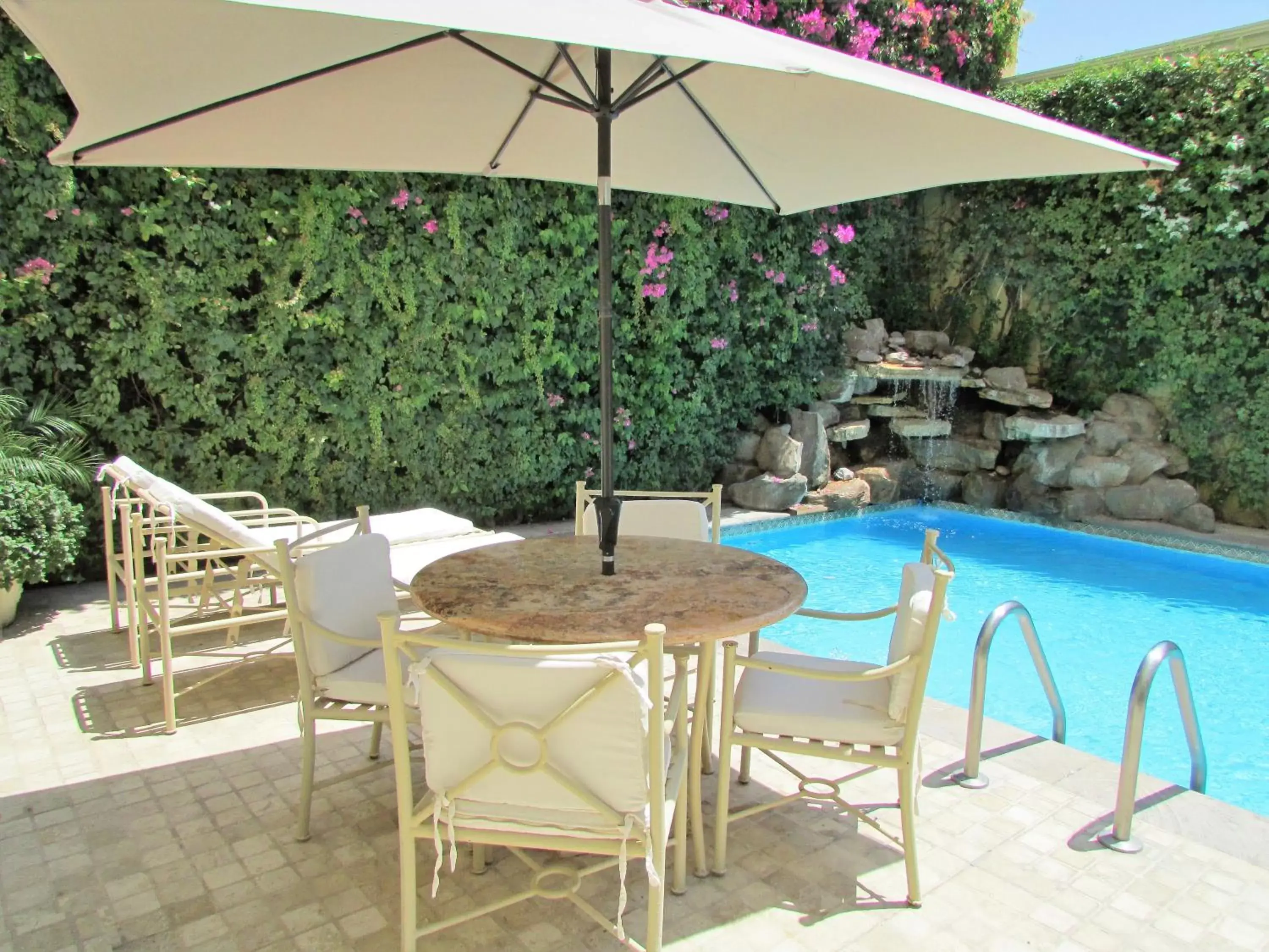 Swimming Pool in Best Western Hotel Posada Del Rio Express