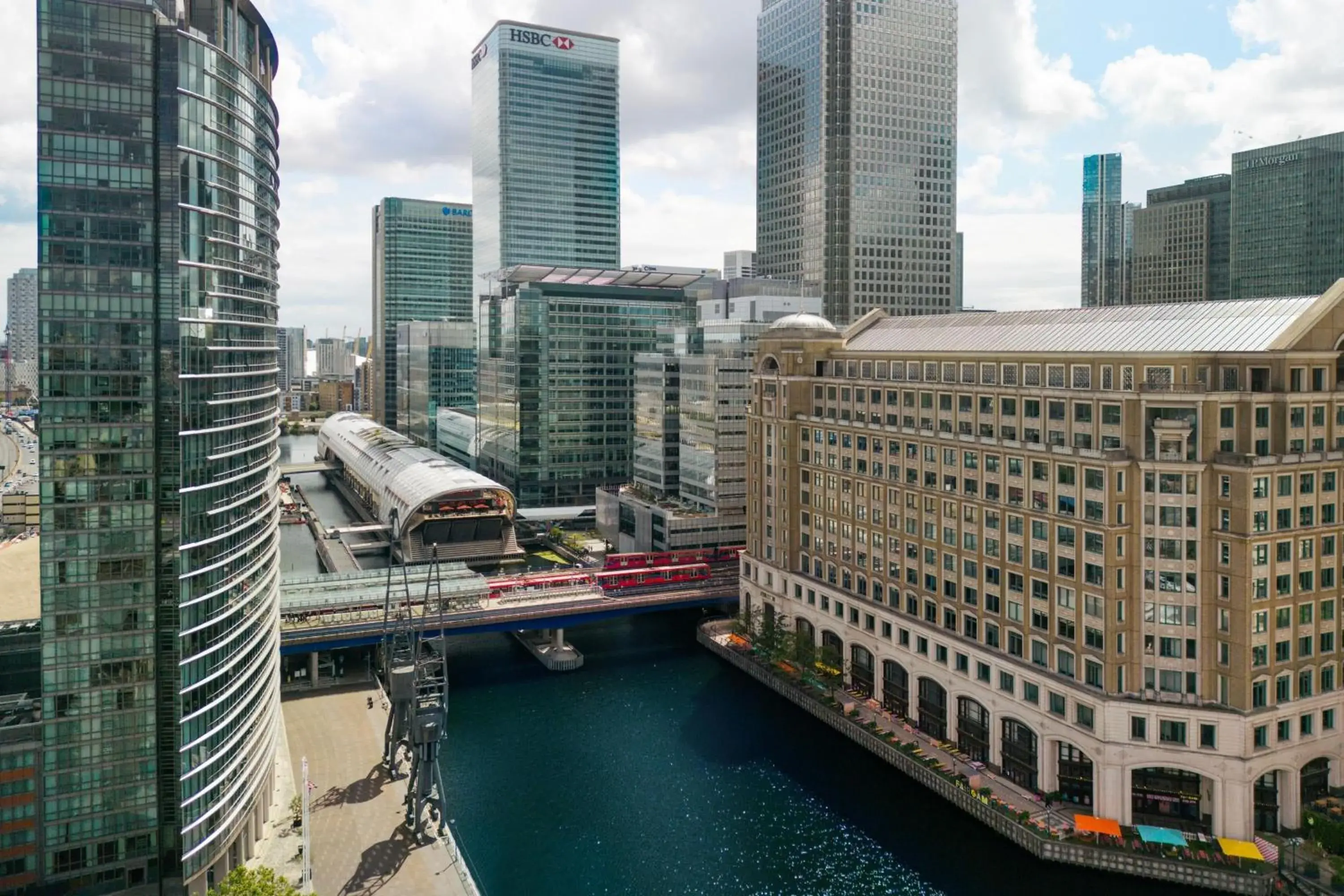Property building, Bird's-eye View in London Marriott Hotel Canary Wharf