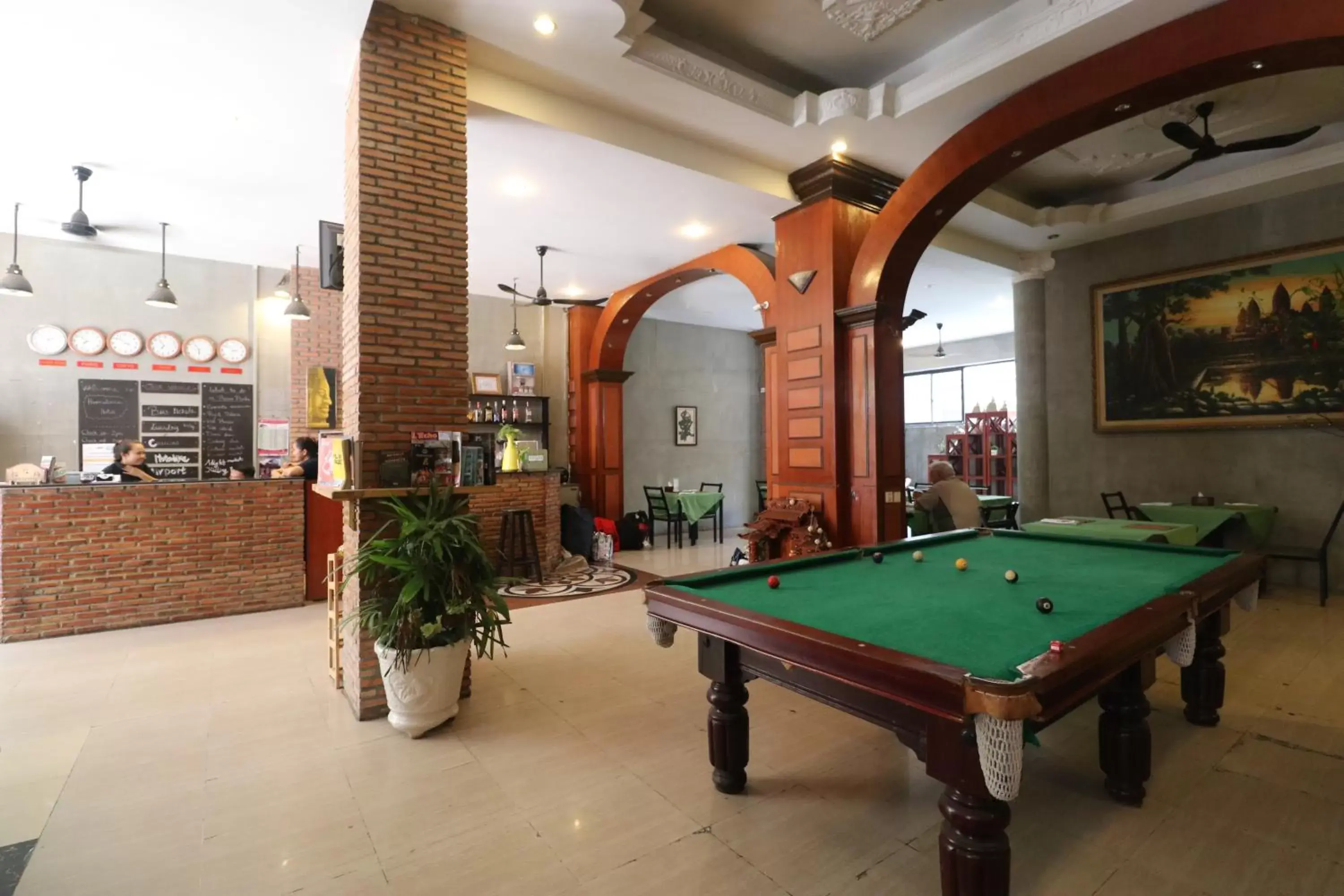 Restaurant/places to eat, Billiards in Best Central Point Hotel