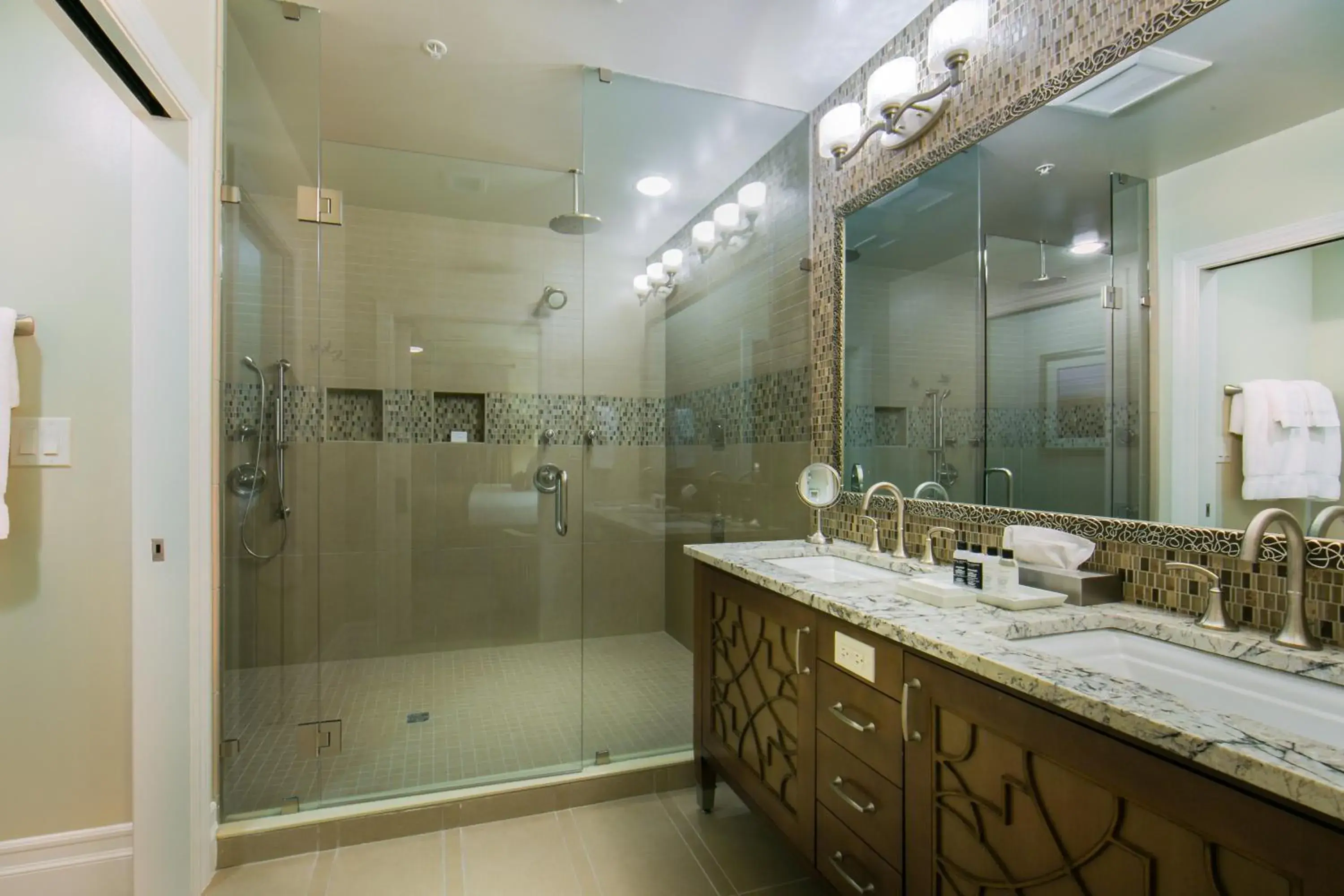 Photo of the whole room, Bathroom in Holiday Inn Club Vacations South Beach Resort, an IHG Hotel