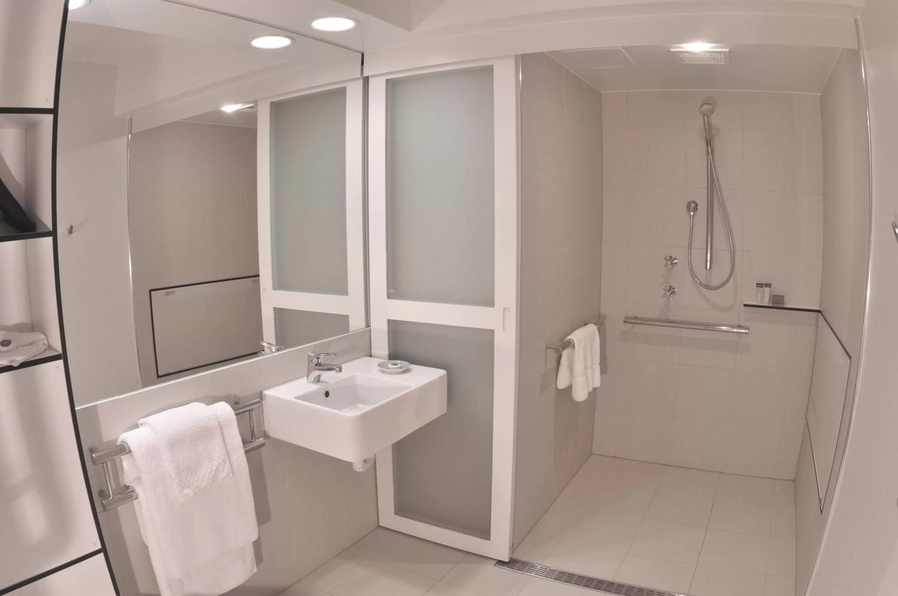 Bathroom in Salamanca Inn