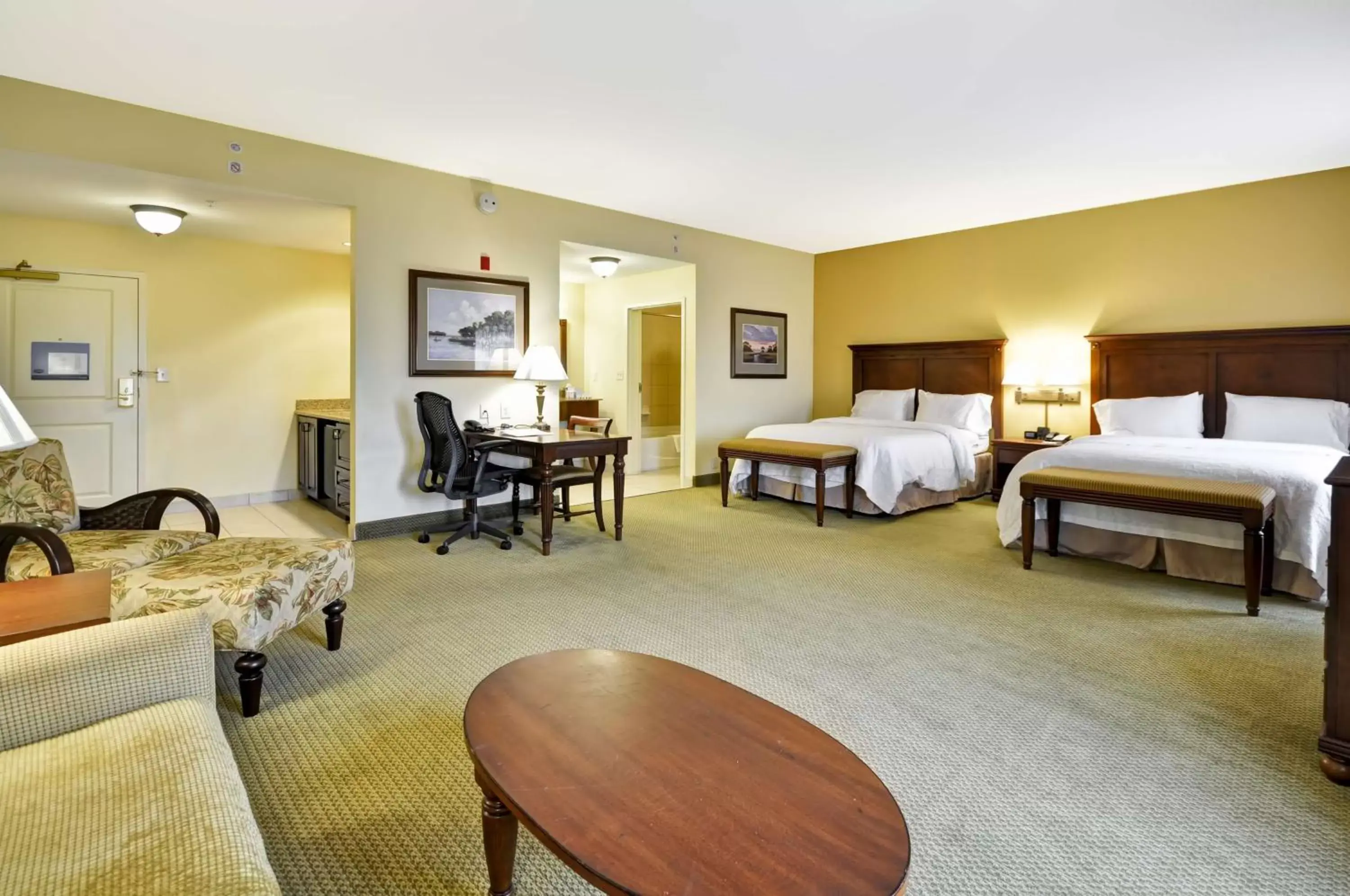 Bed in Hampton Inn & Suites North Charleston-University Boulevard