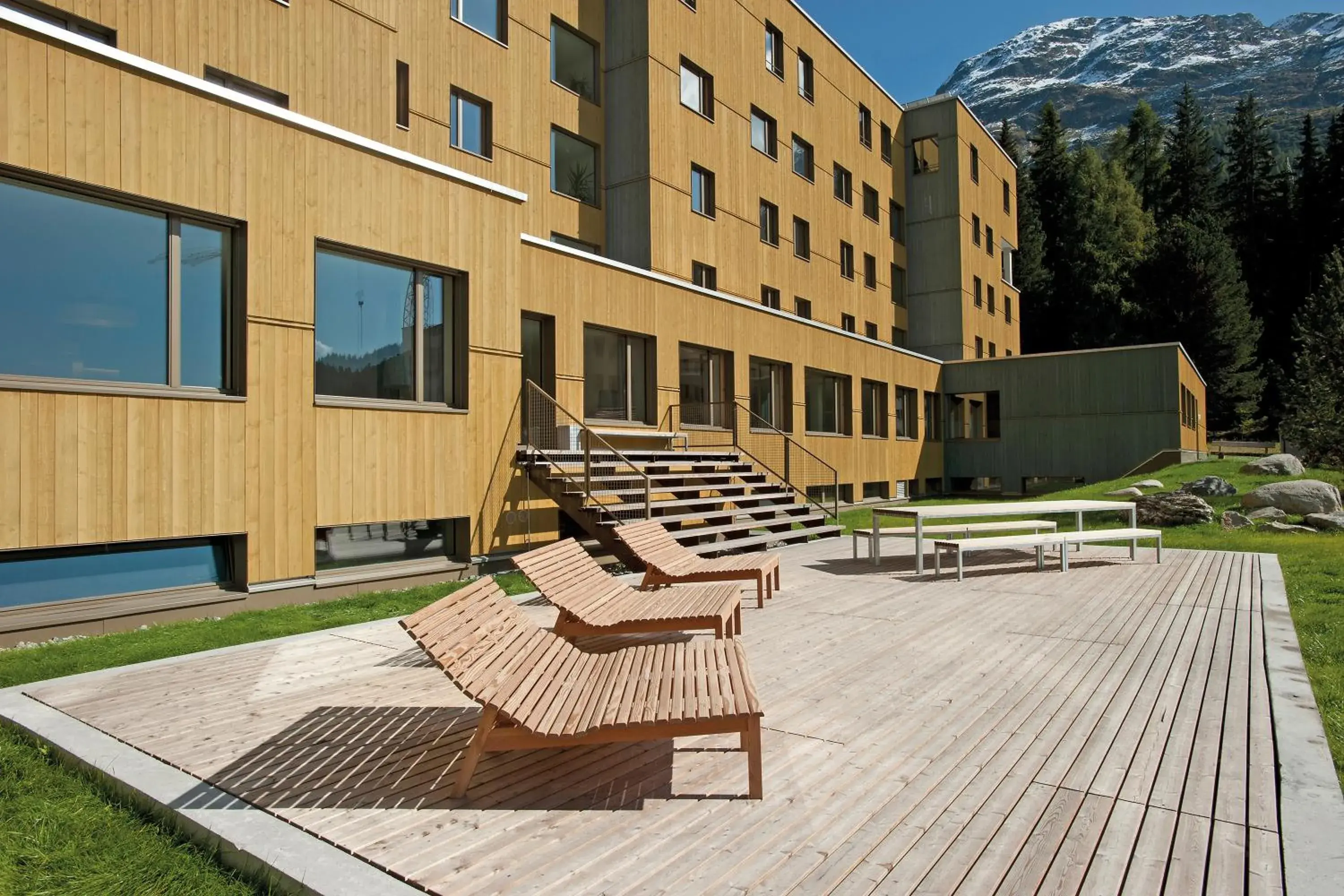 Facade/entrance, Swimming Pool in St. Moritz Youth Hostel