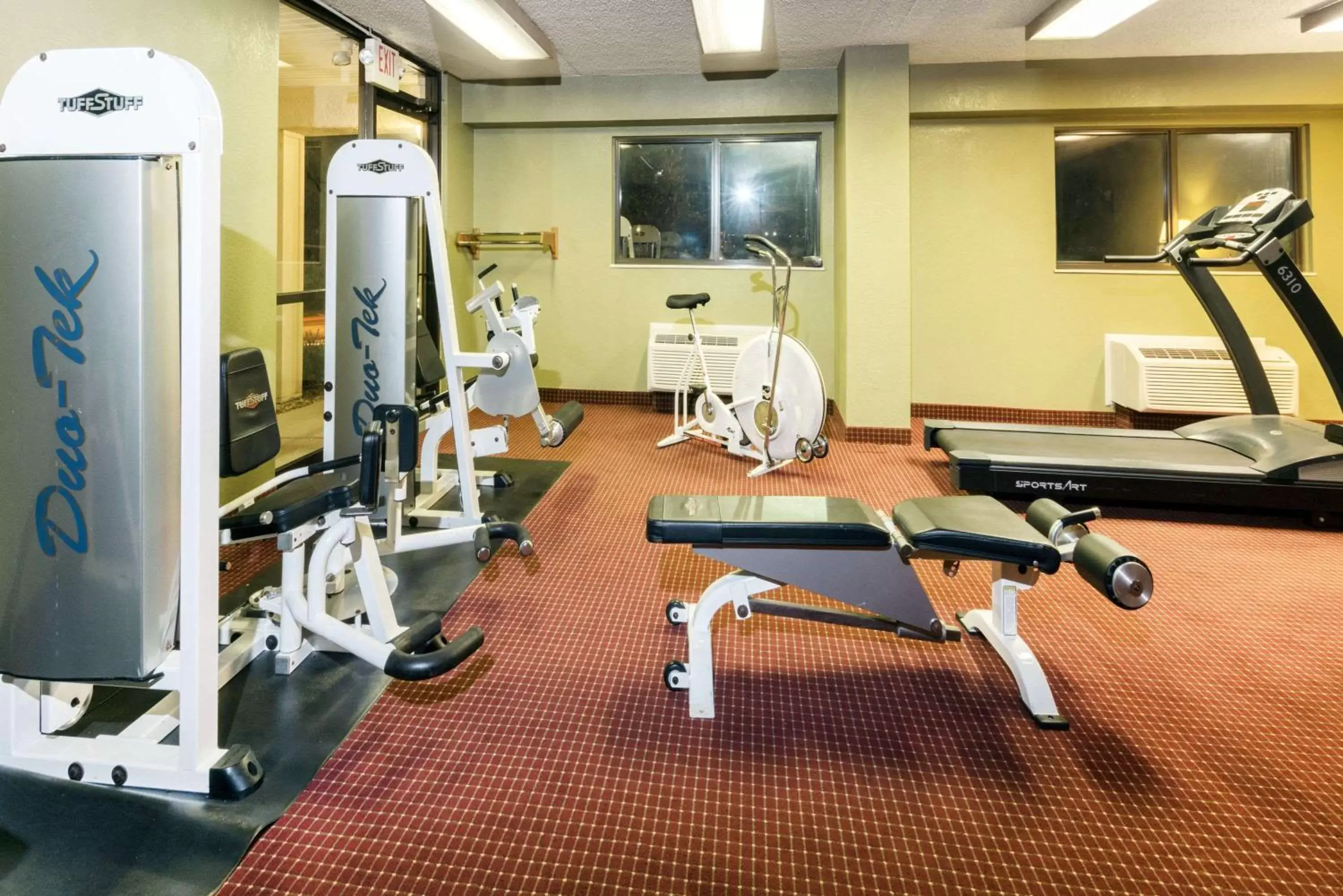 Fitness centre/facilities, Fitness Center/Facilities in Super 8 by Wyndham Strongsville/Cleveland