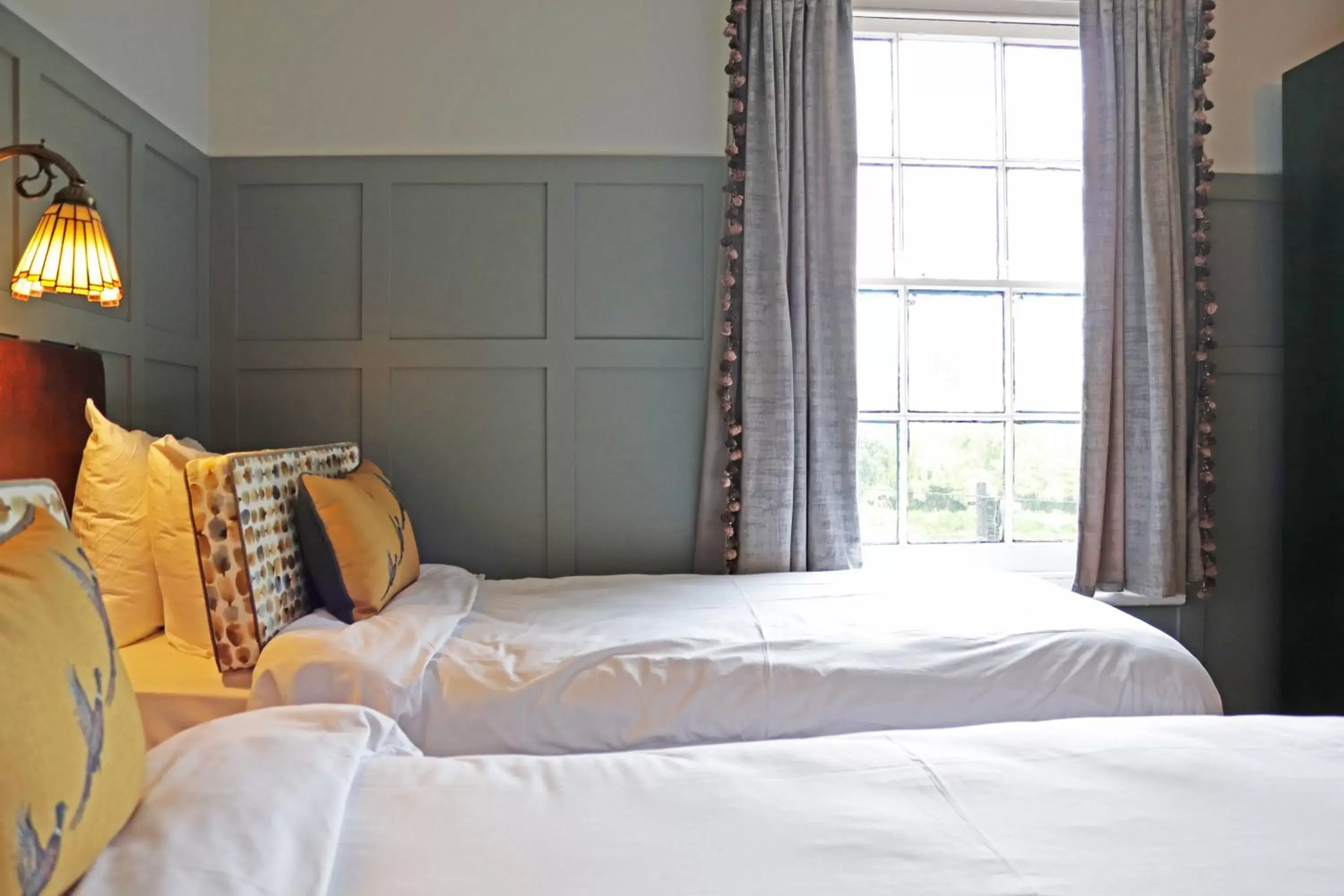 Bed in Shillingford Bridge Hotel